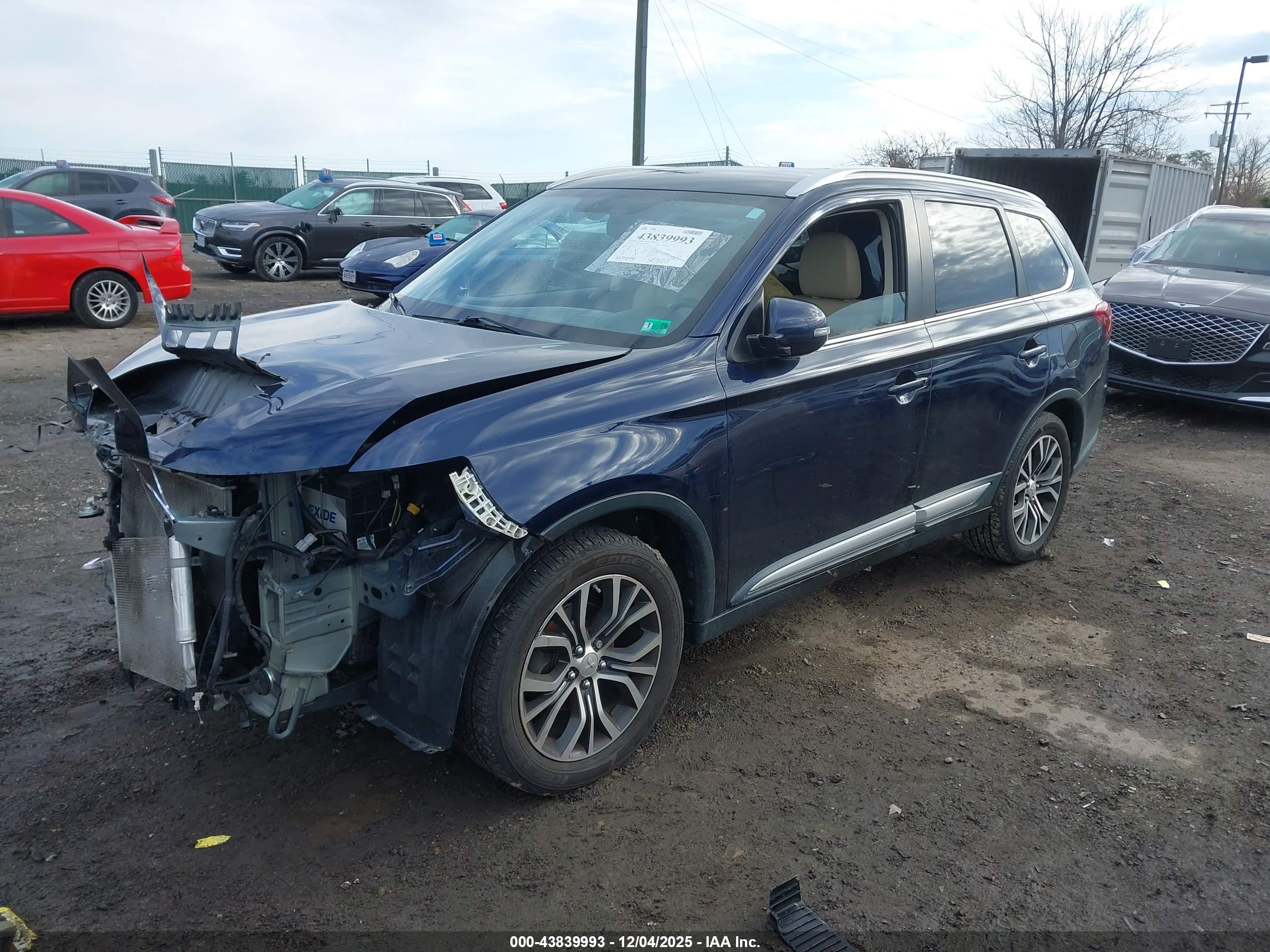 MITSUBISHI OUTLANDER image 2