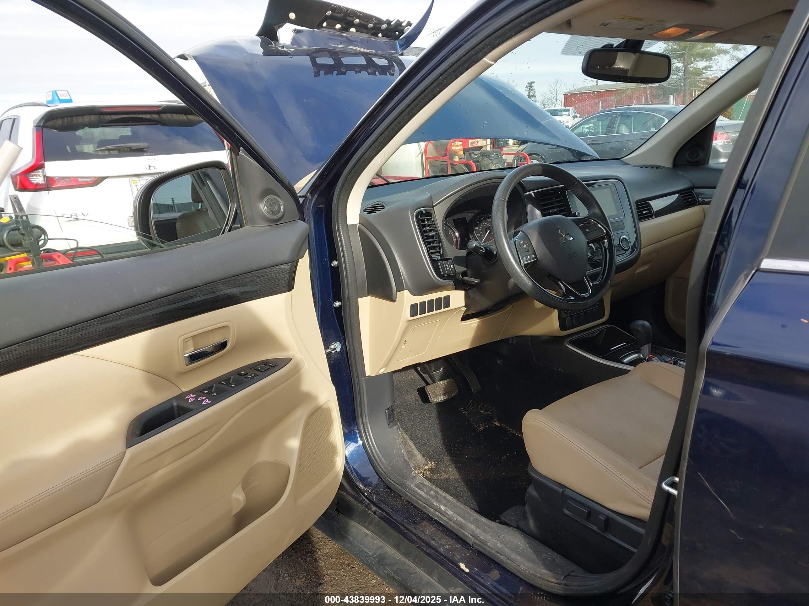 MITSUBISHI OUTLANDER image 5