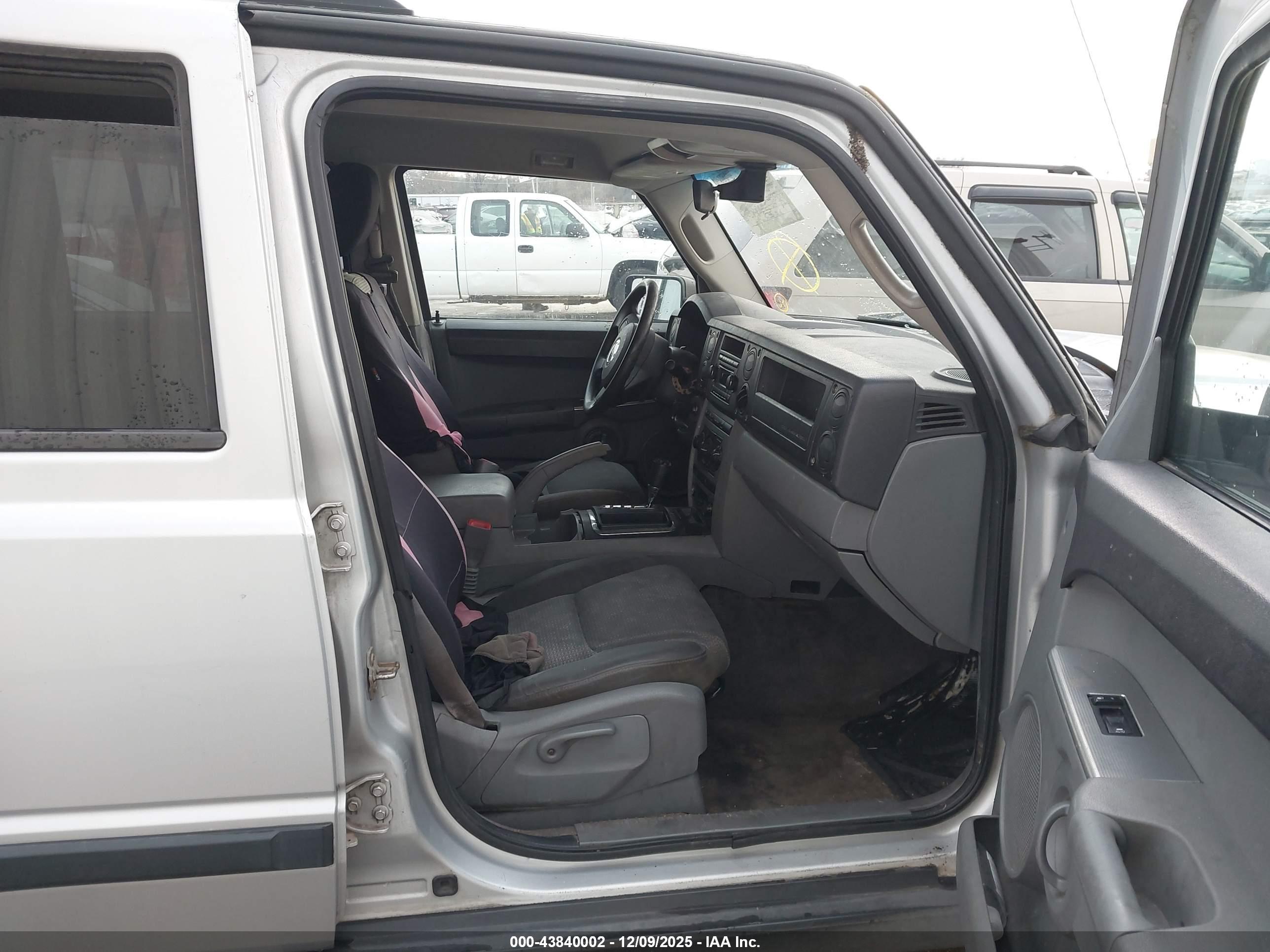 JEEP COMMANDER image 5