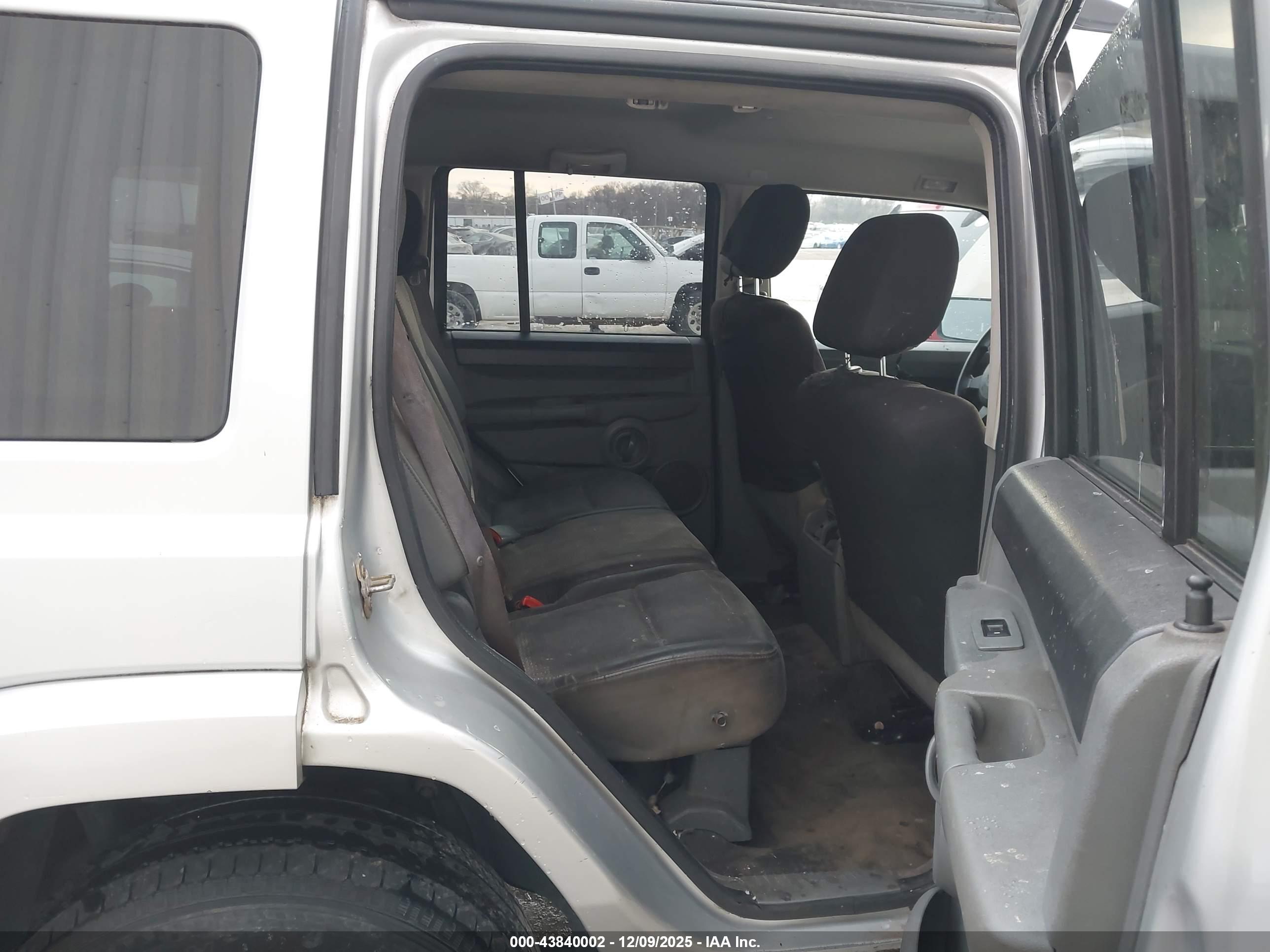 JEEP COMMANDER image 8
