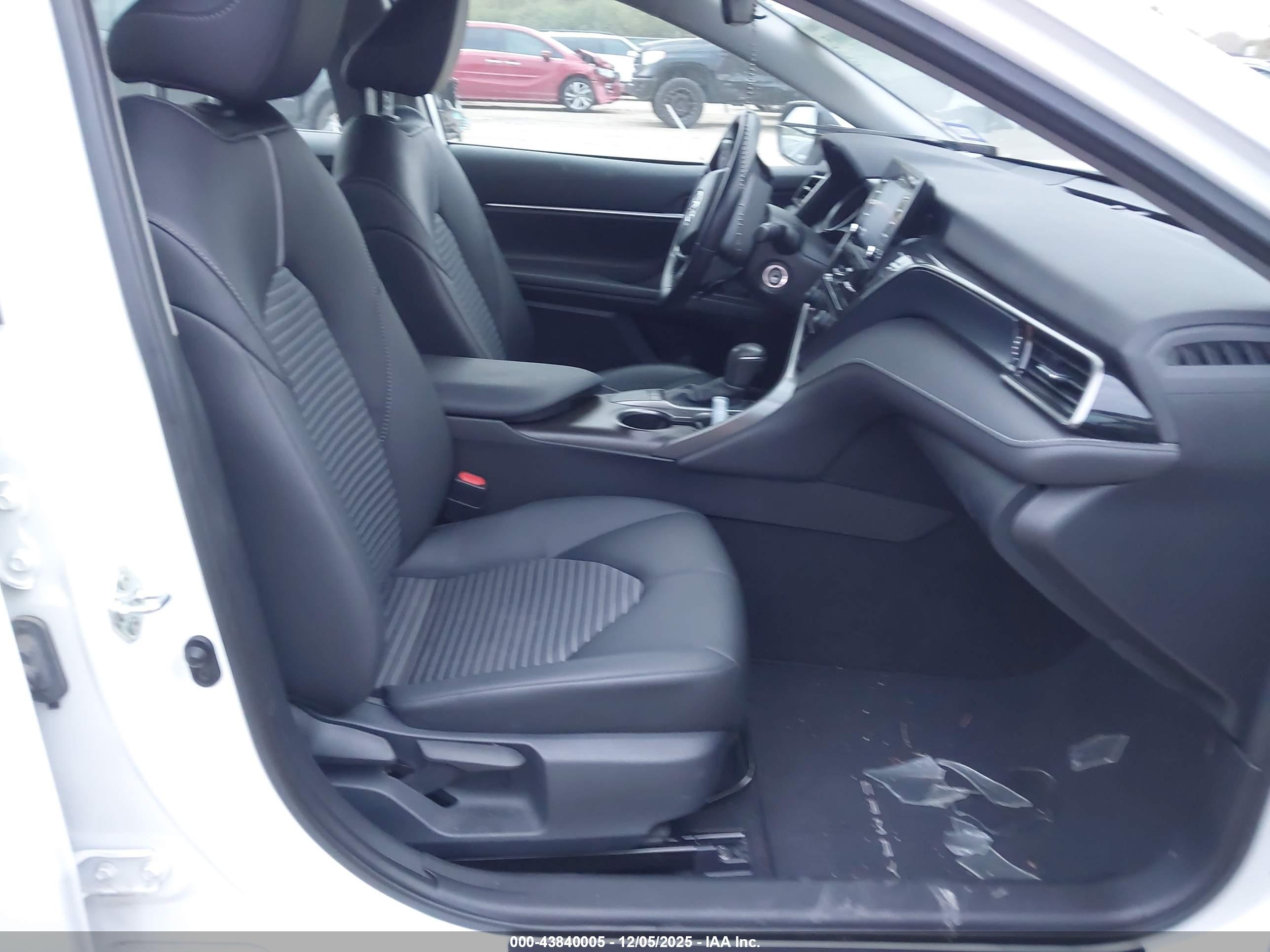 TOYOTA CAMRY image 5