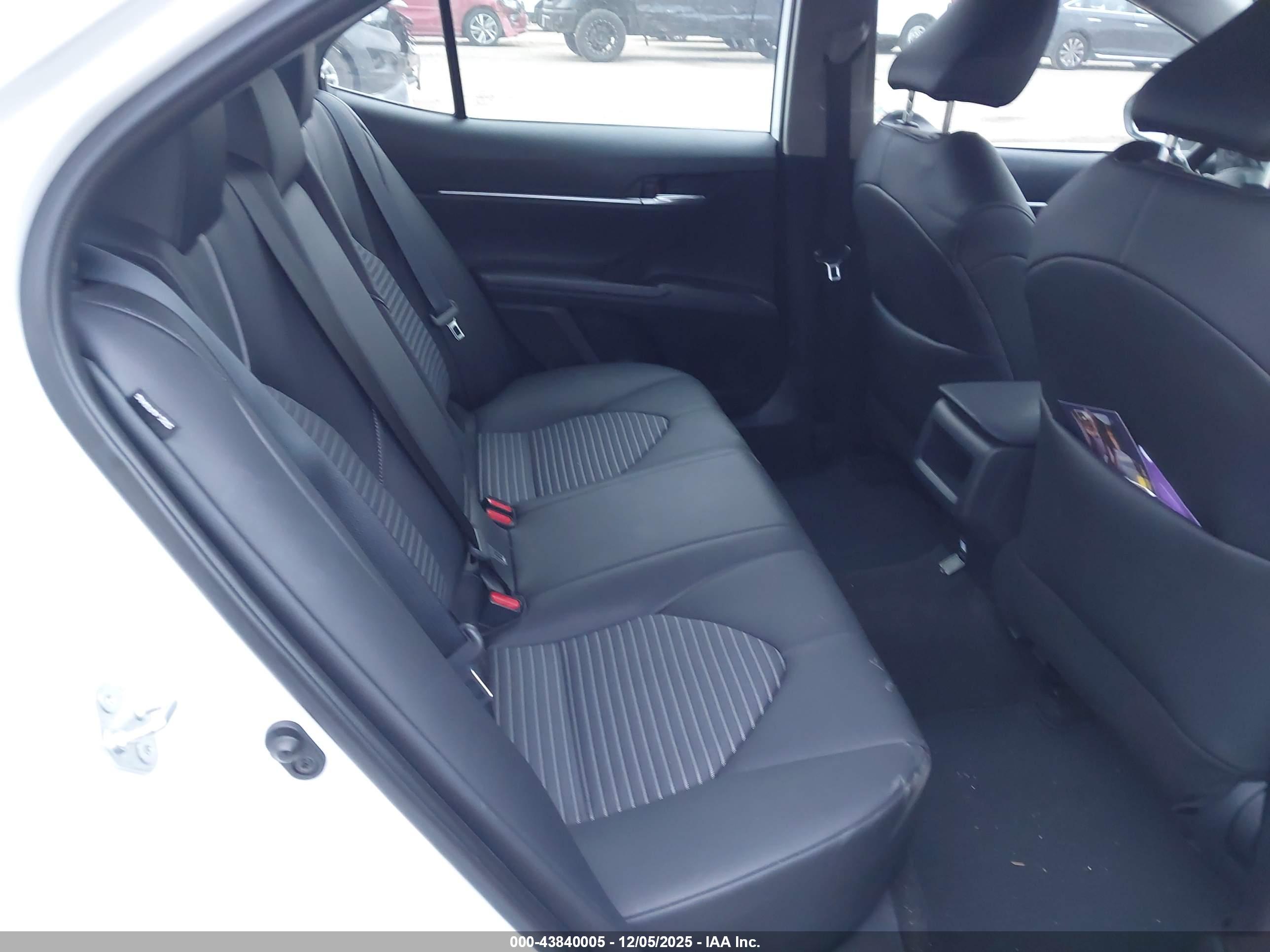 TOYOTA CAMRY image 8