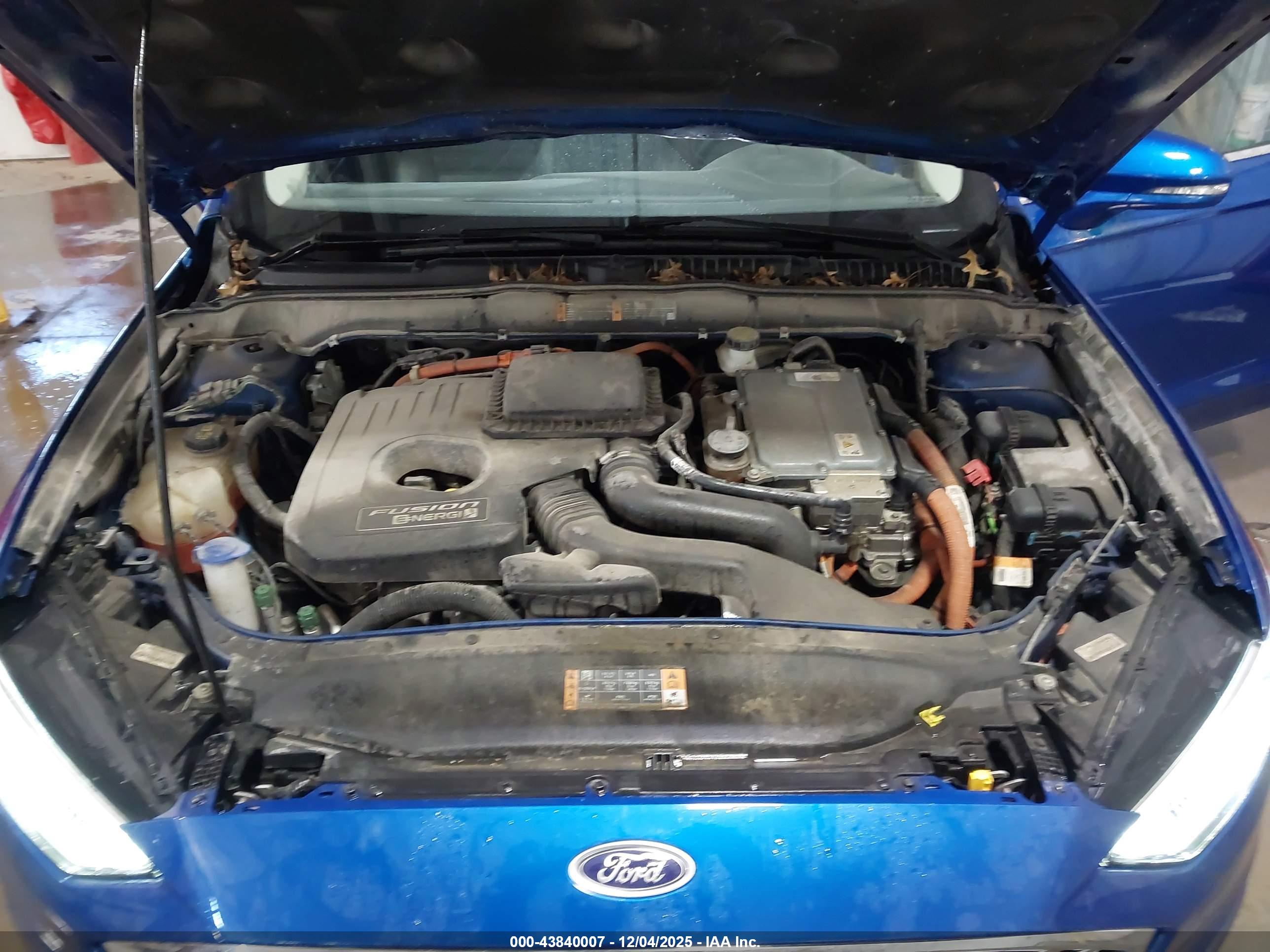 FORD FUSION image 10