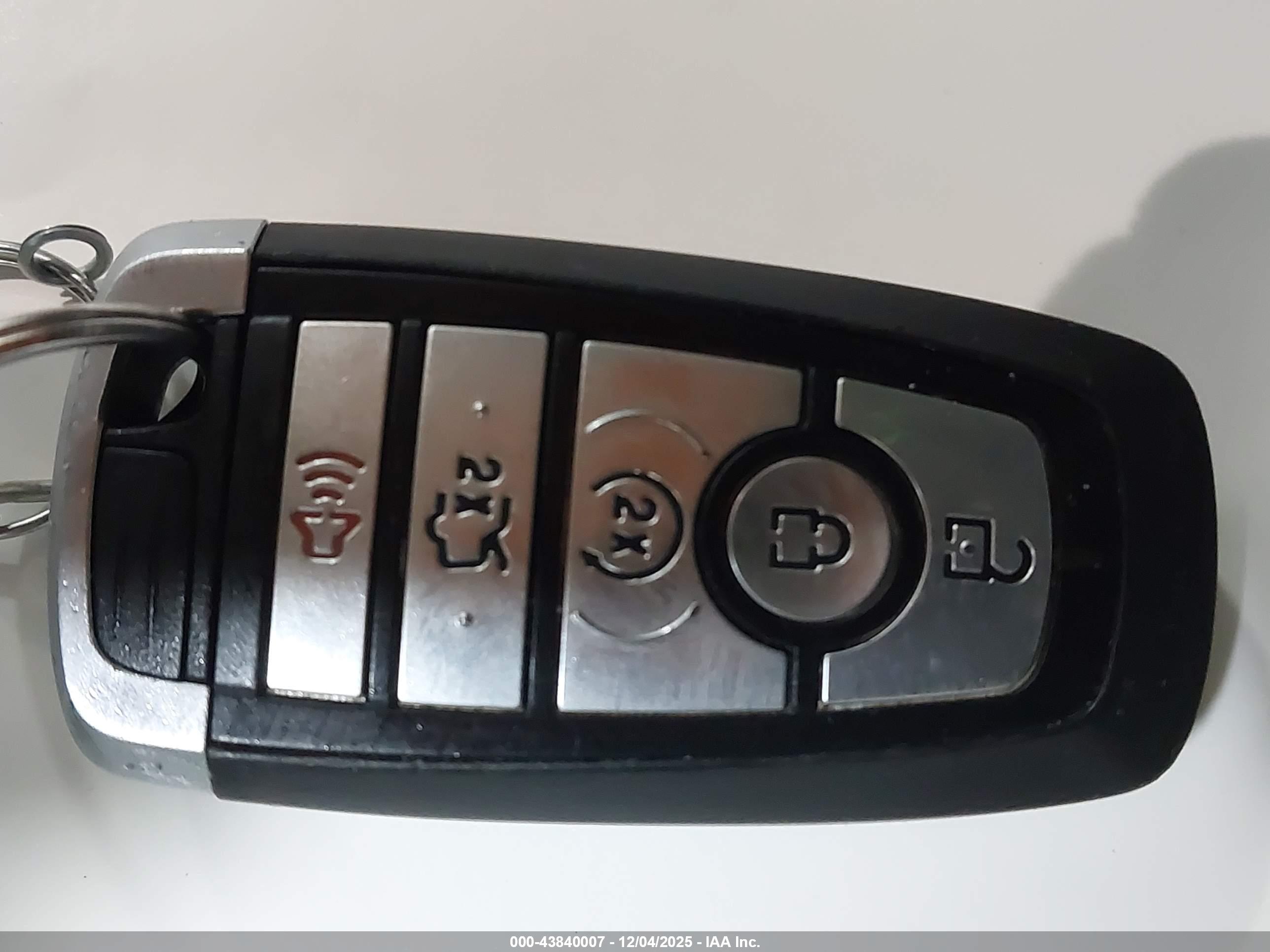 FORD FUSION image 11