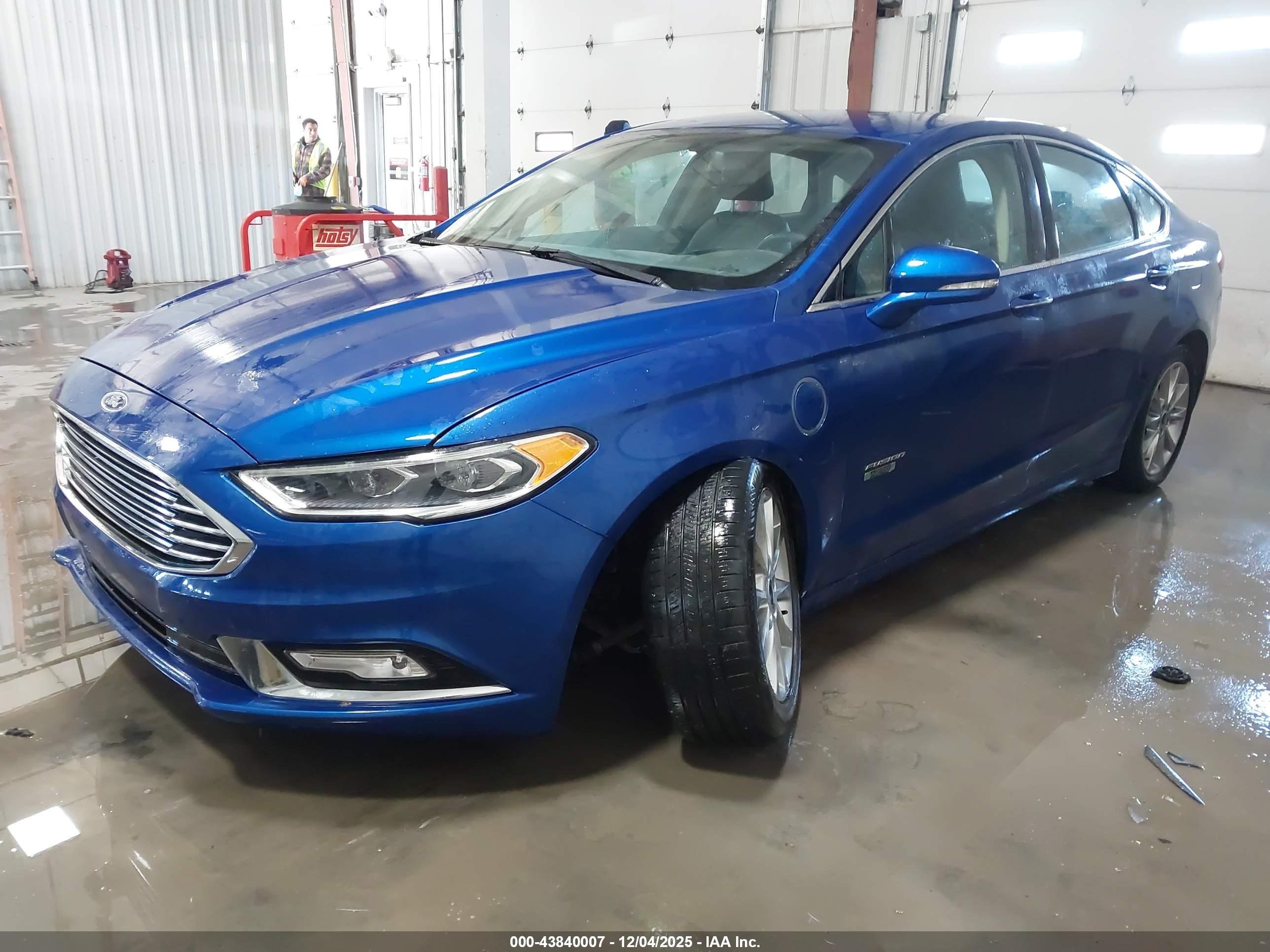 FORD FUSION image 2
