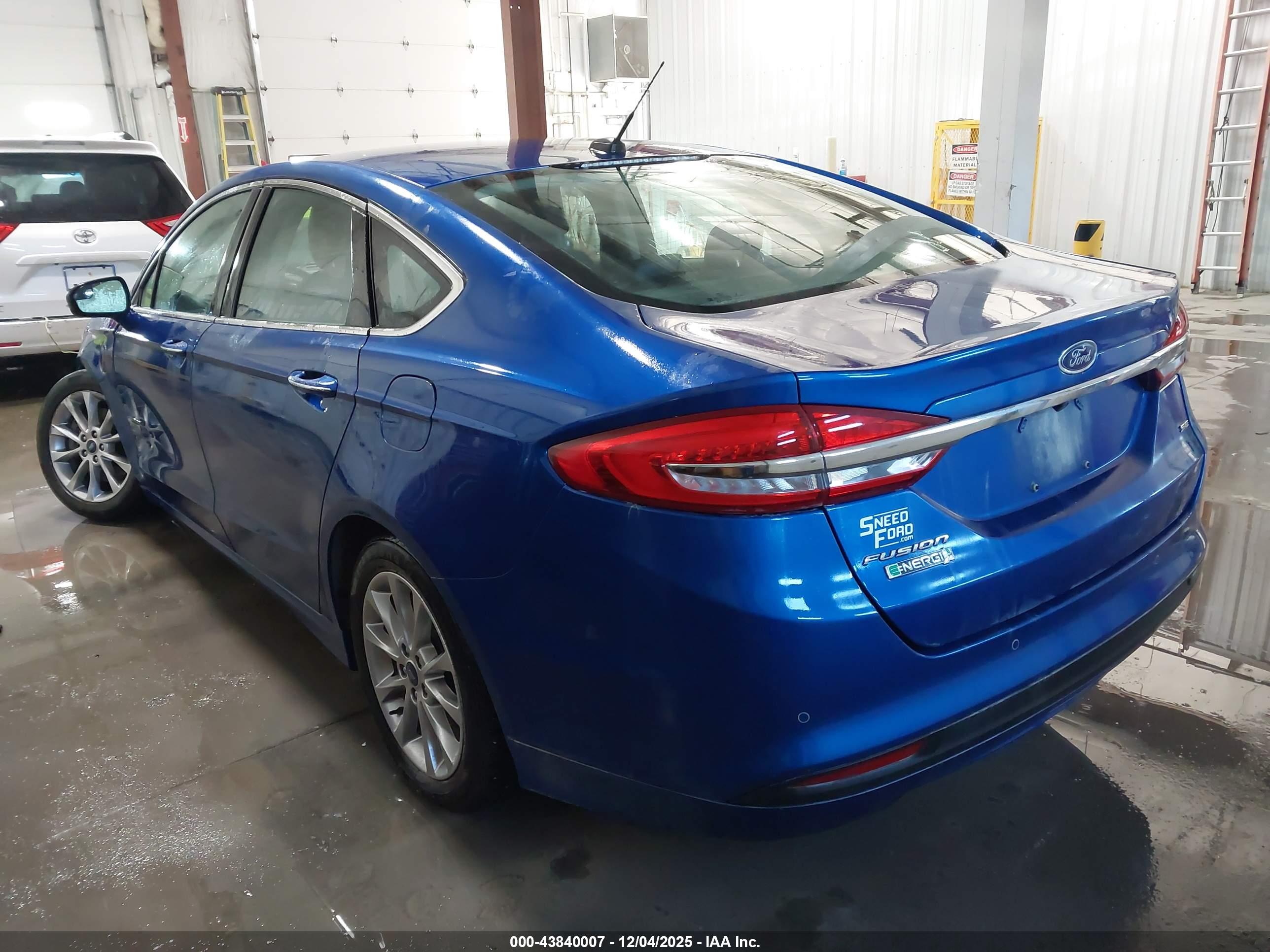 FORD FUSION image 3