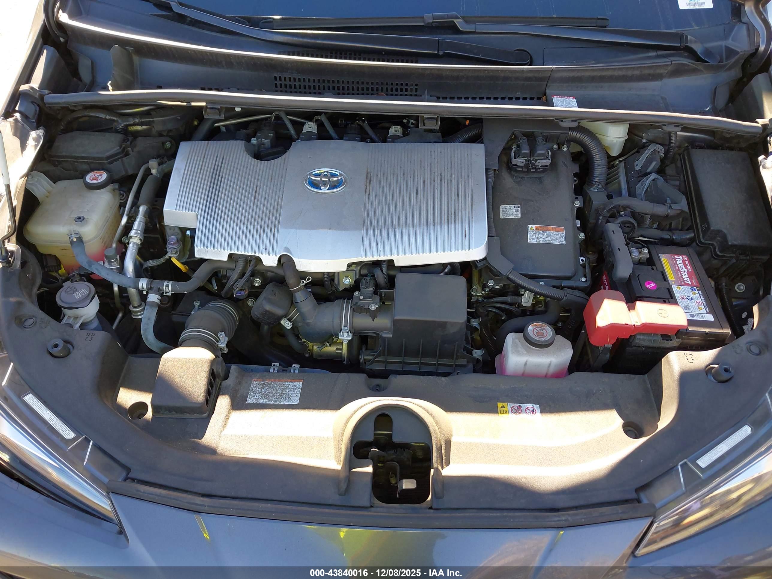 TOYOTA PRIUS image 10