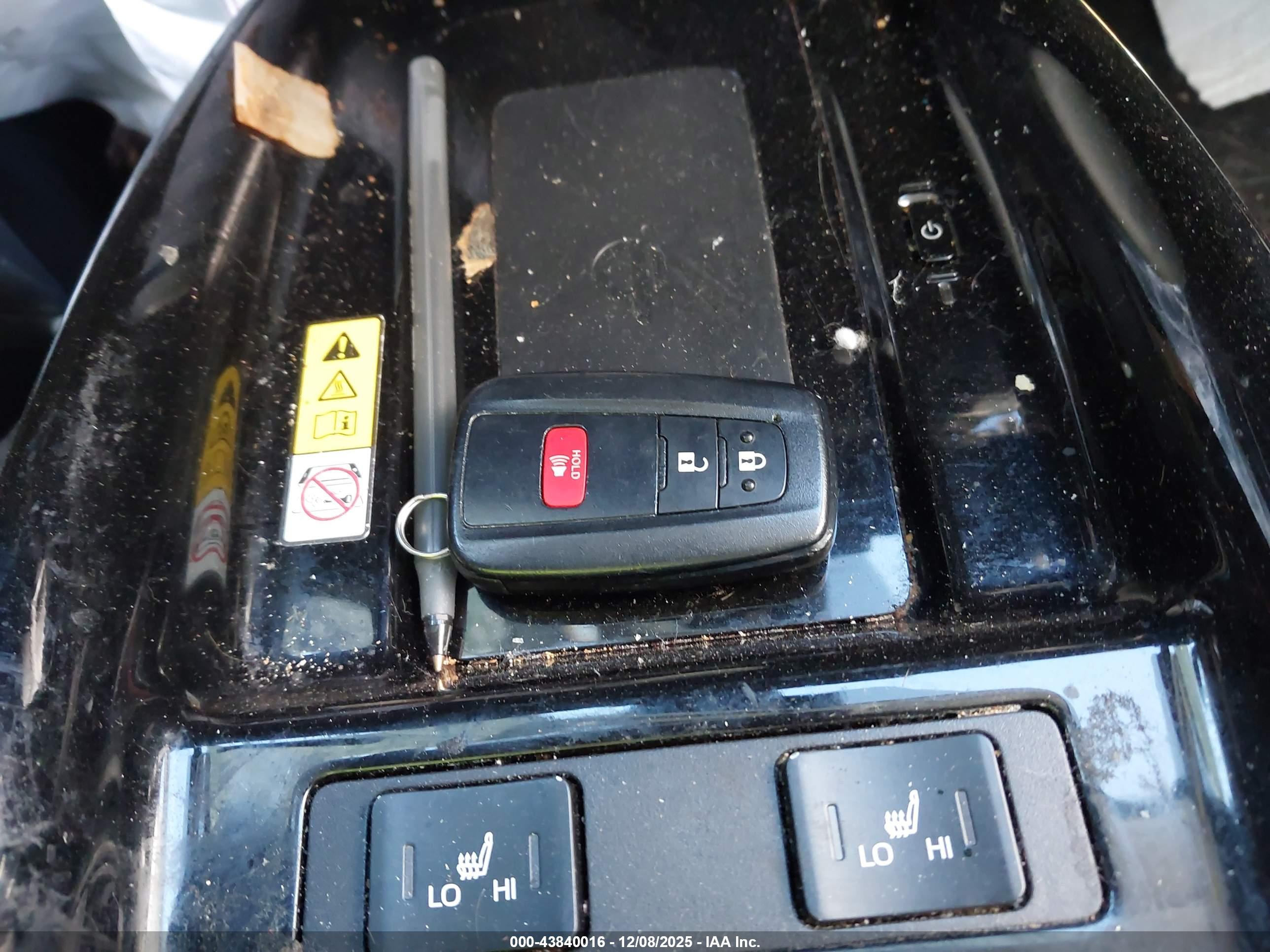 TOYOTA PRIUS image 11