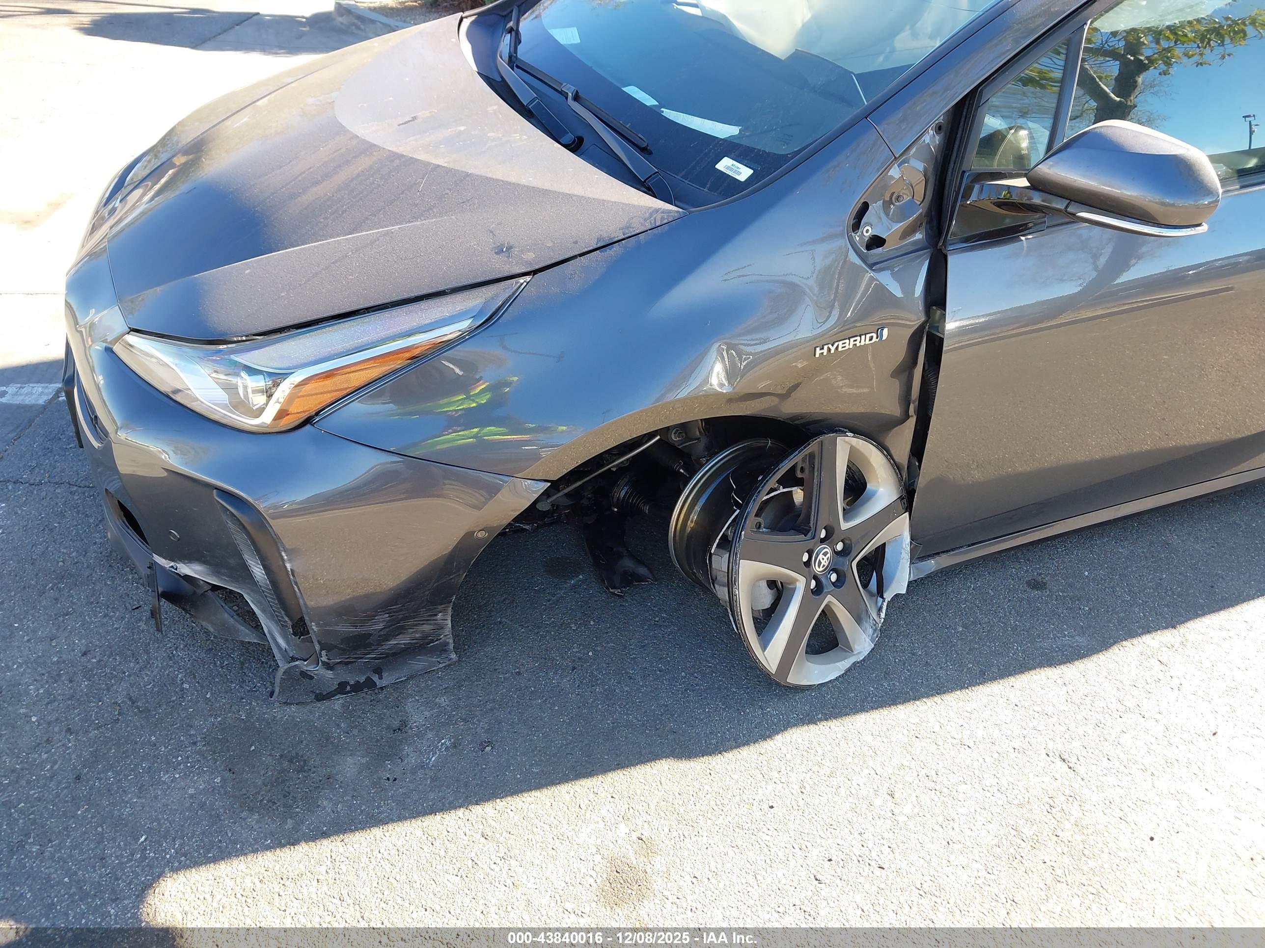 TOYOTA PRIUS image 6