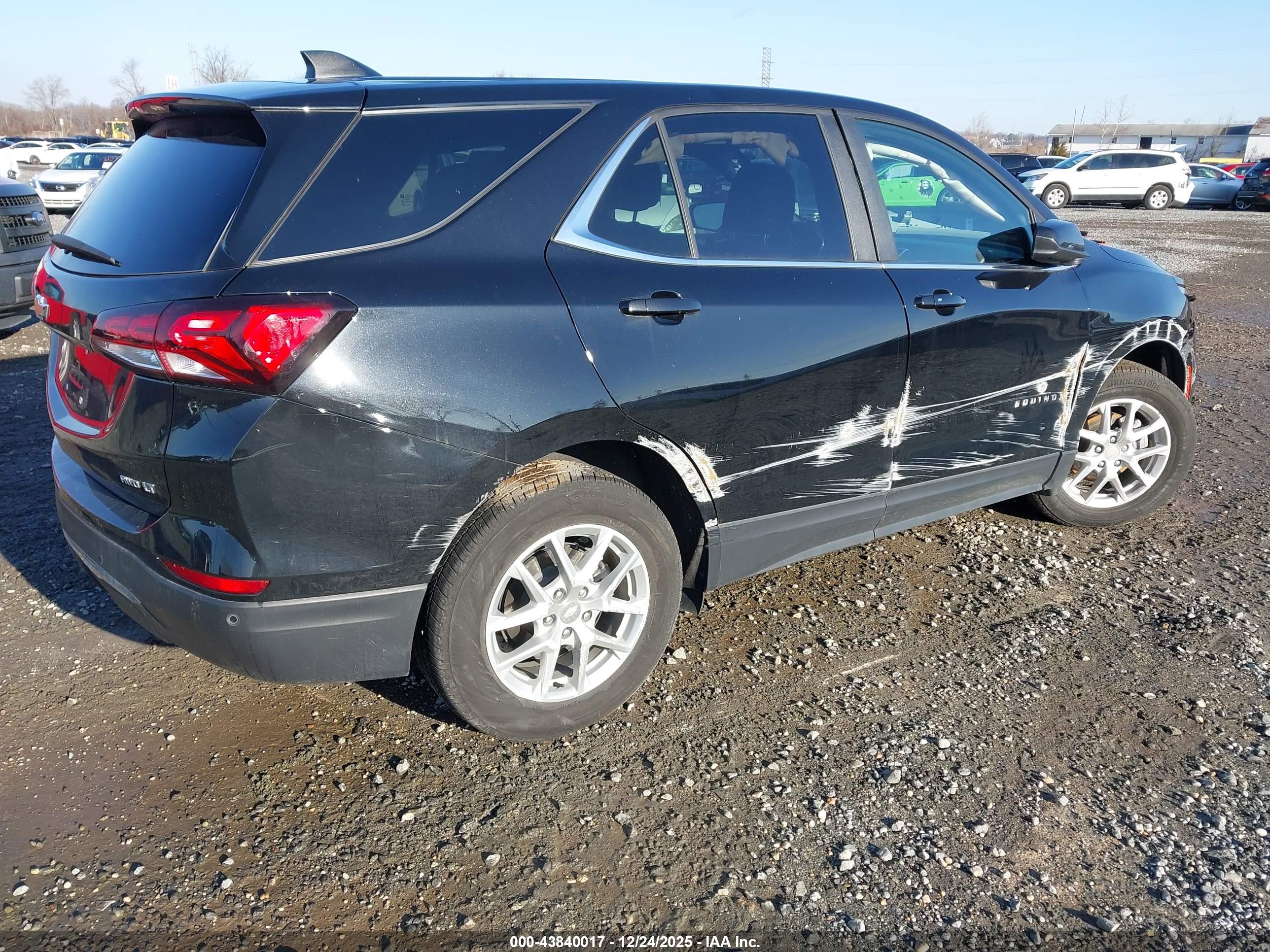 CHEVROLET EQUINOX image 4