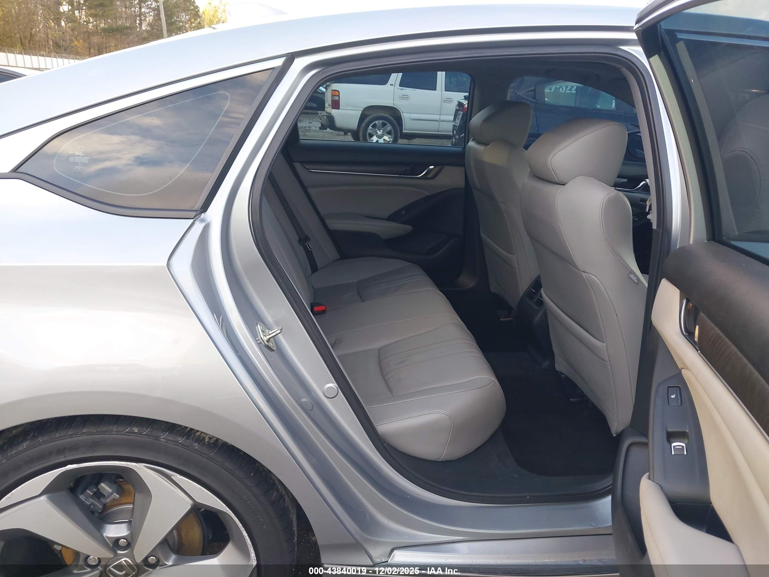 HONDA ACCORD image 8