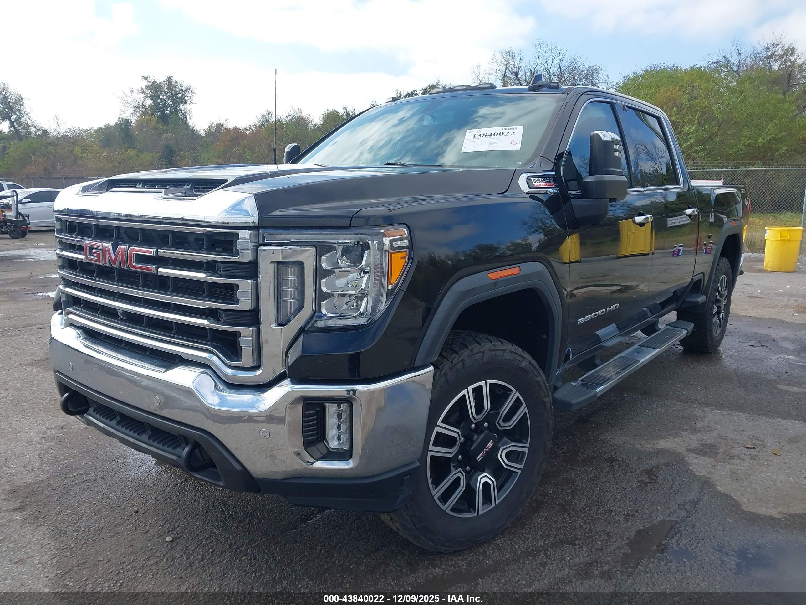 GMC SIERRA image 2