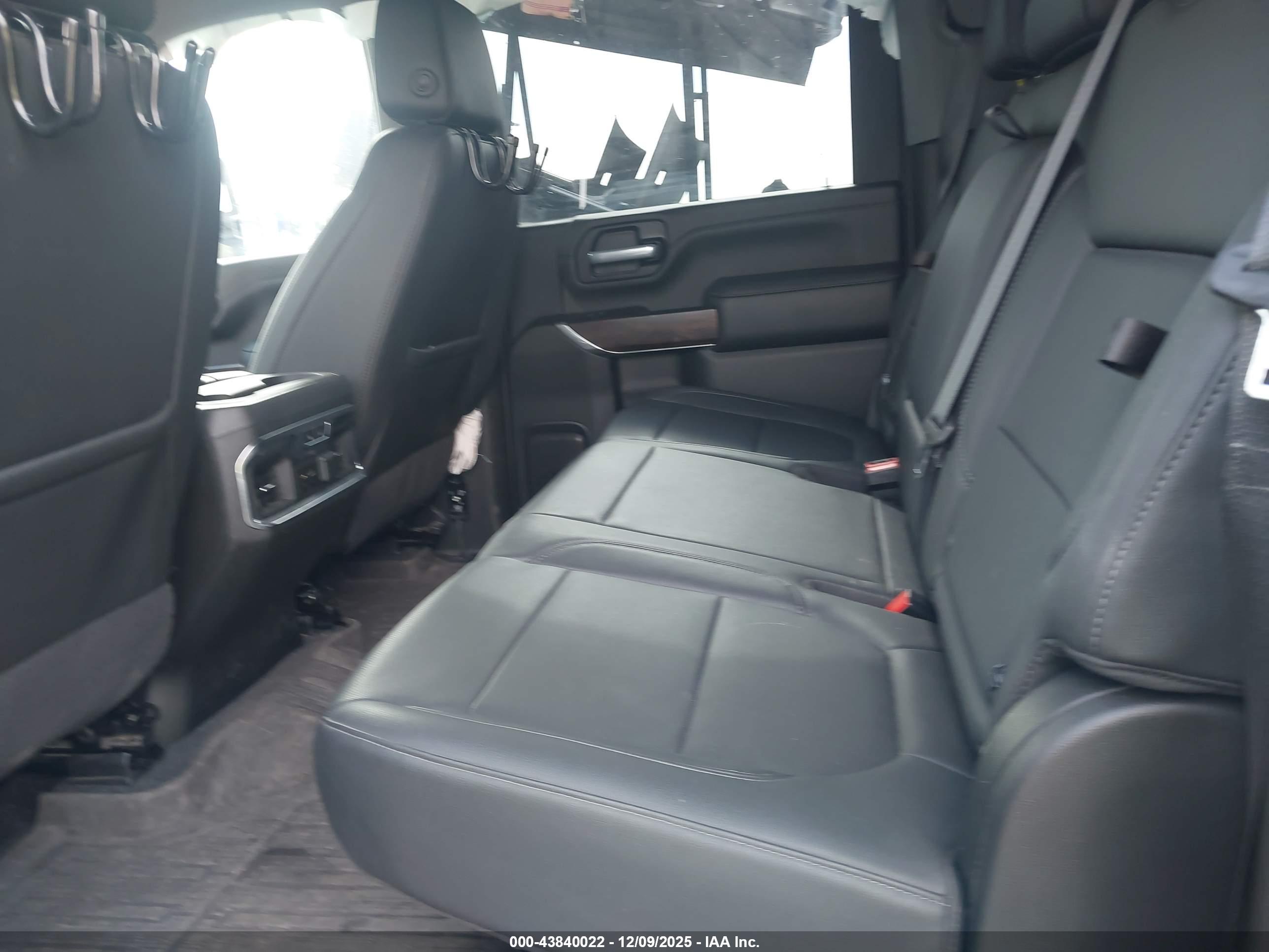 GMC SIERRA image 7