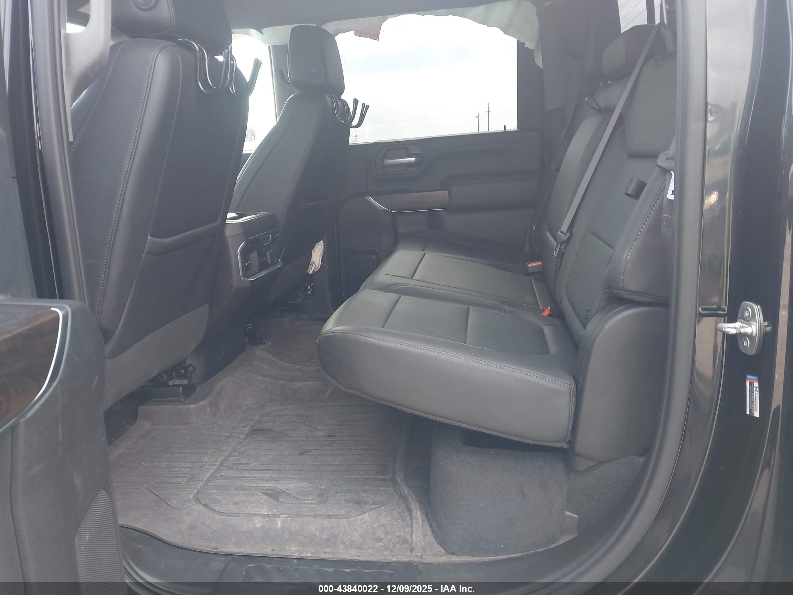 GMC SIERRA image 8