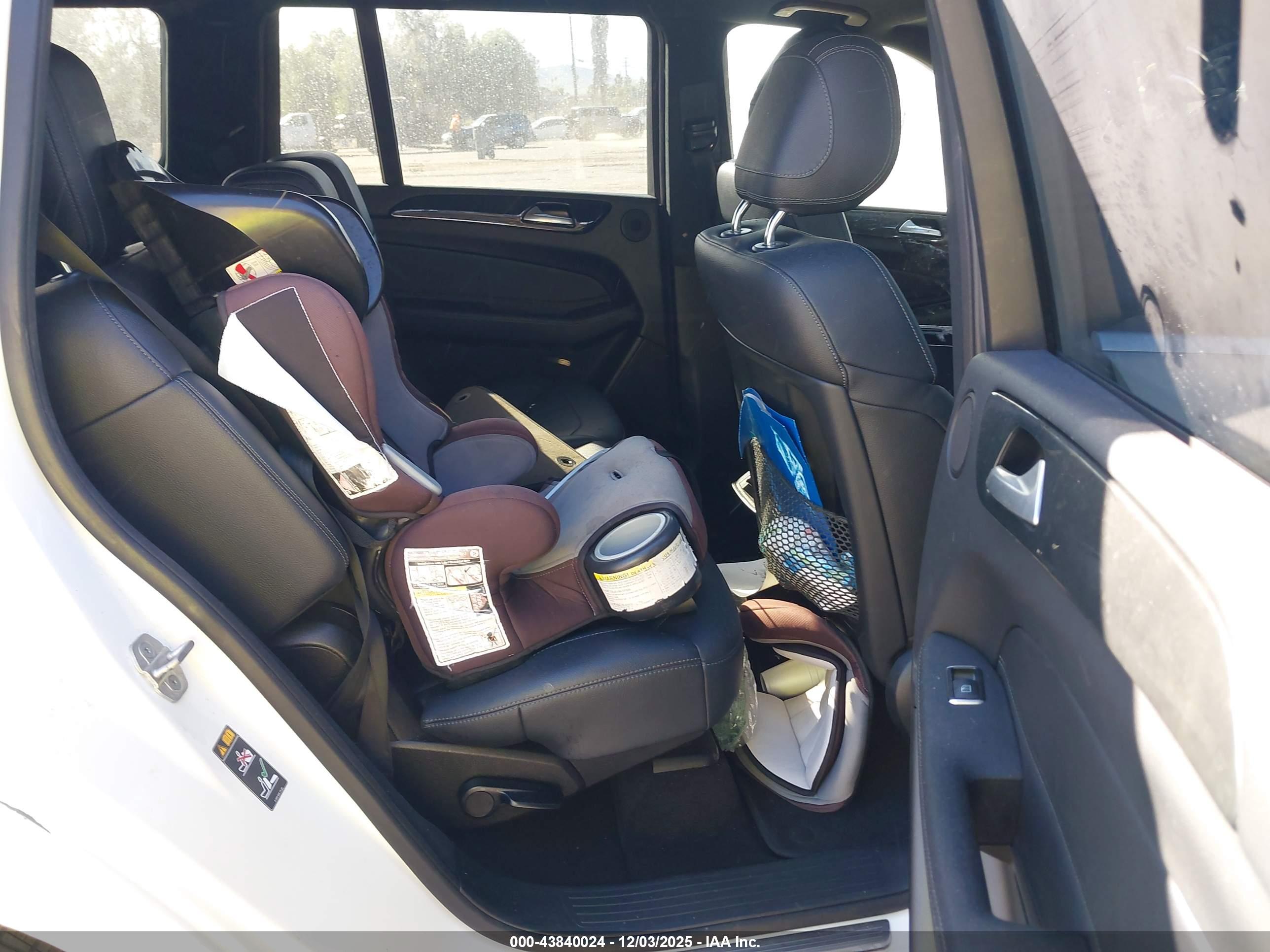 MERCEDES-BENZ GLS image 8