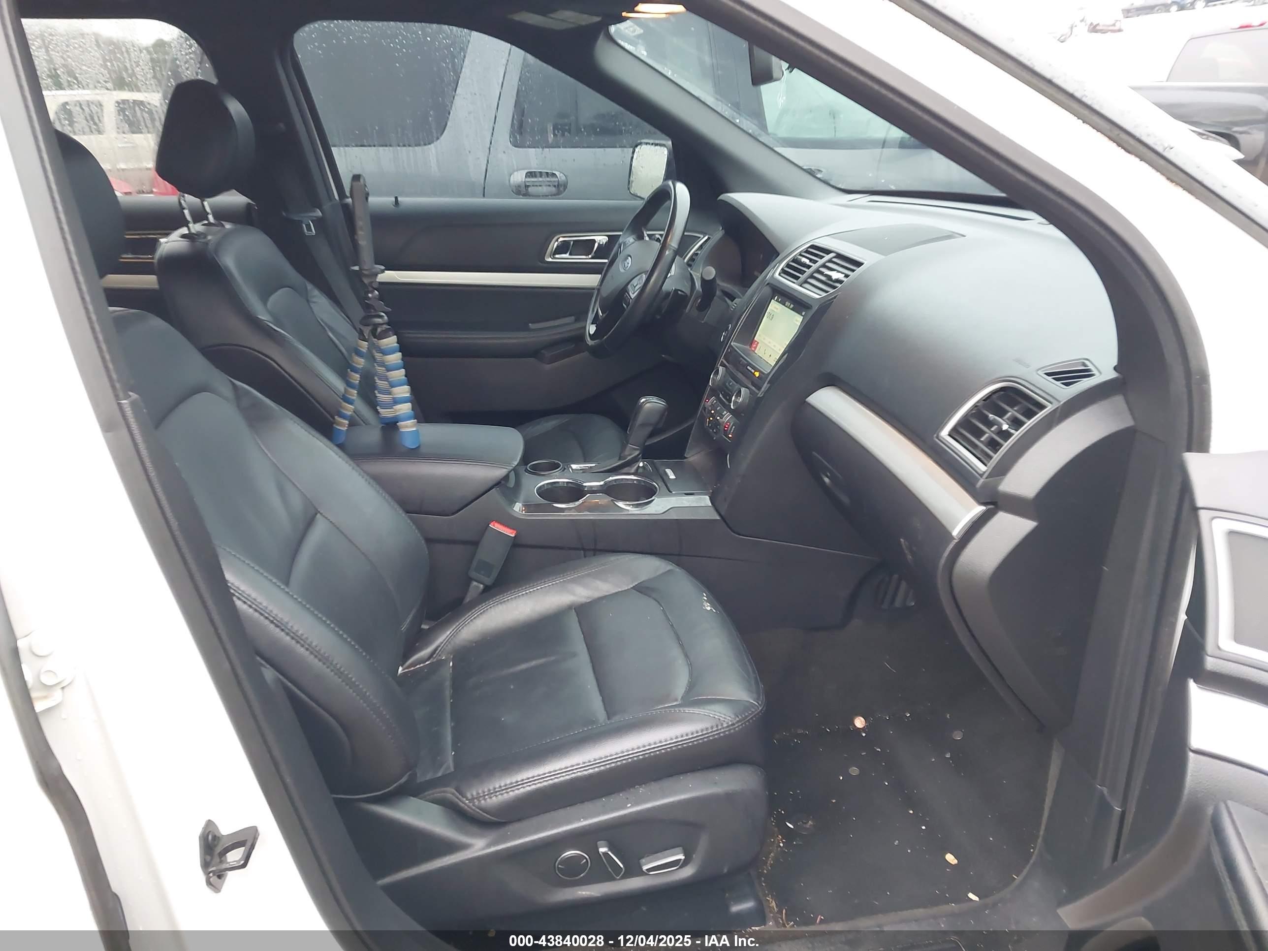 FORD EXPLORER image 5
