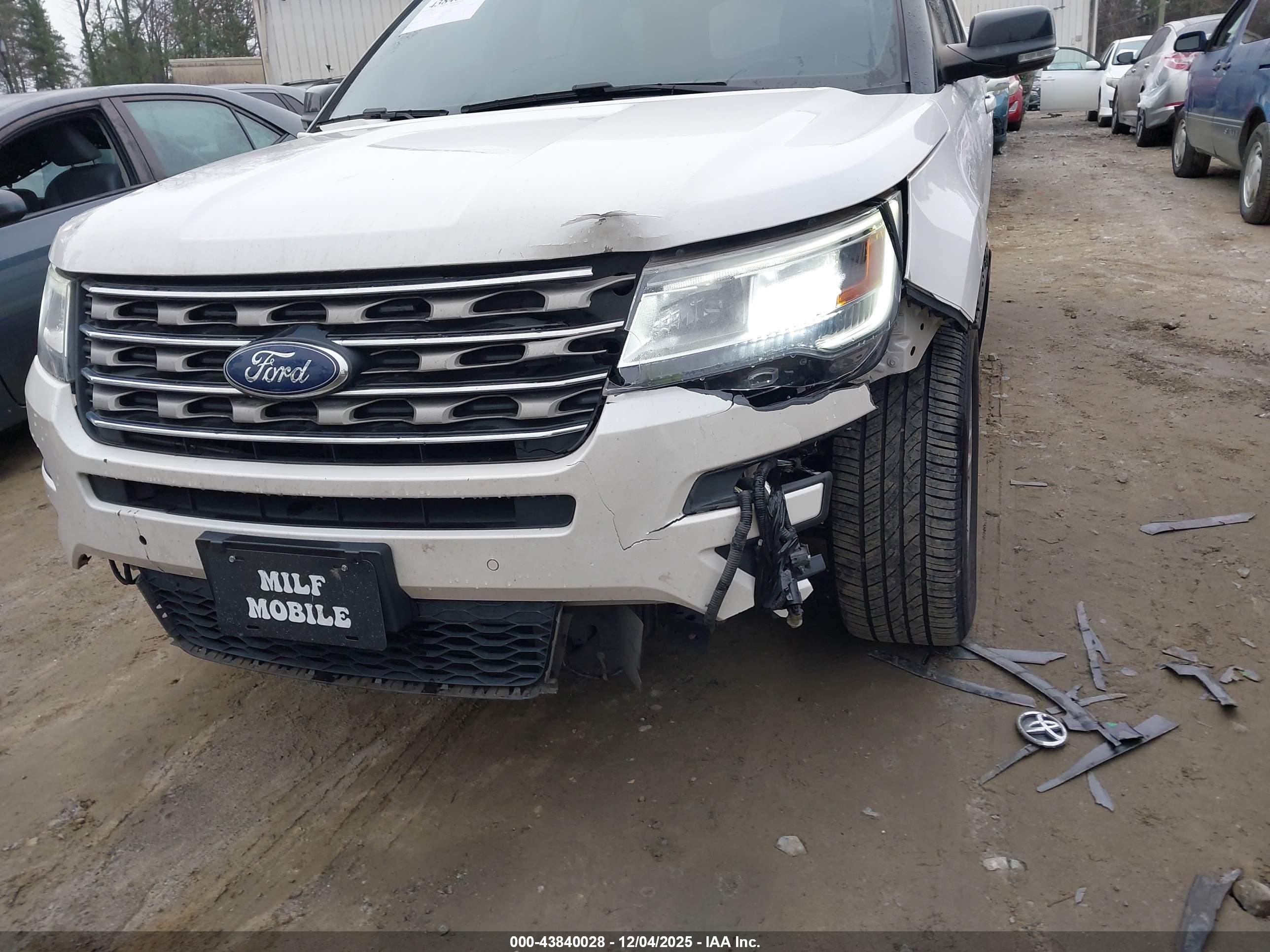 FORD EXPLORER image 6
