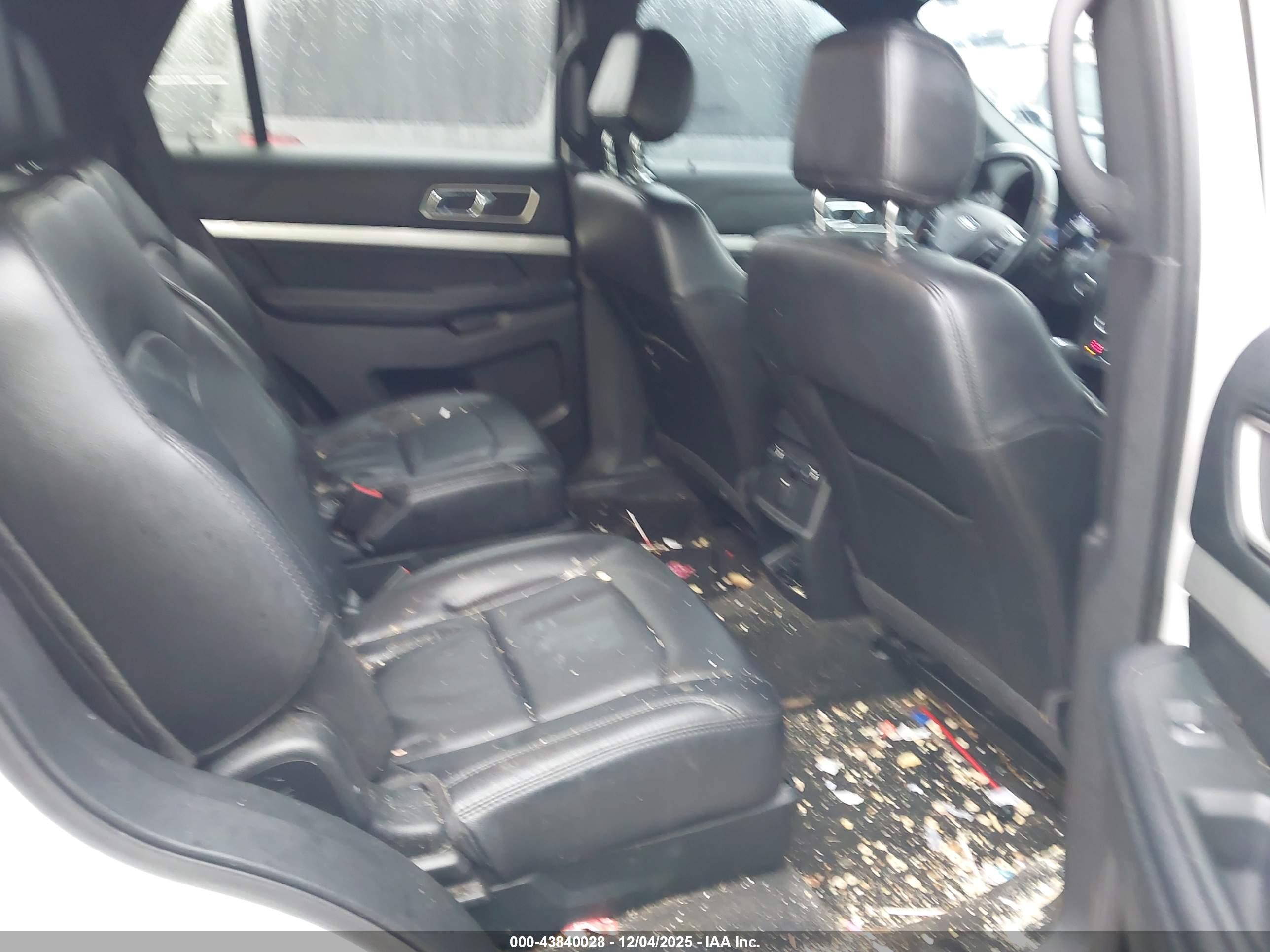 FORD EXPLORER image 8