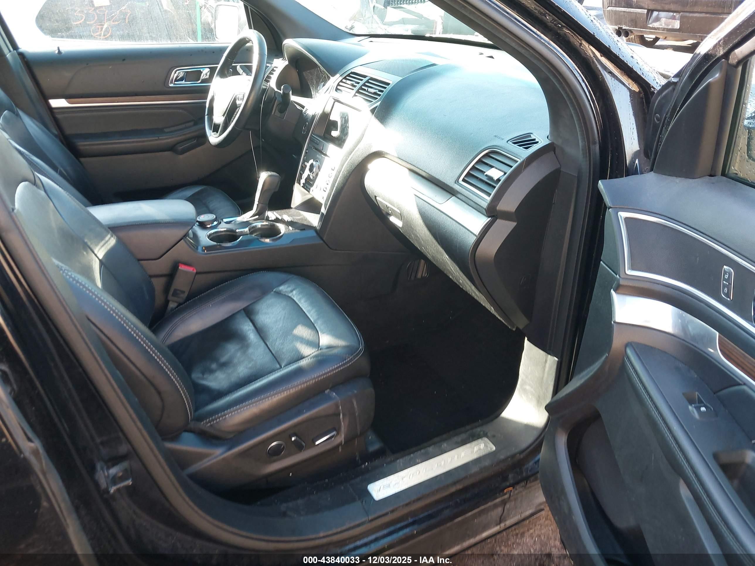 FORD EXPLORER image 5