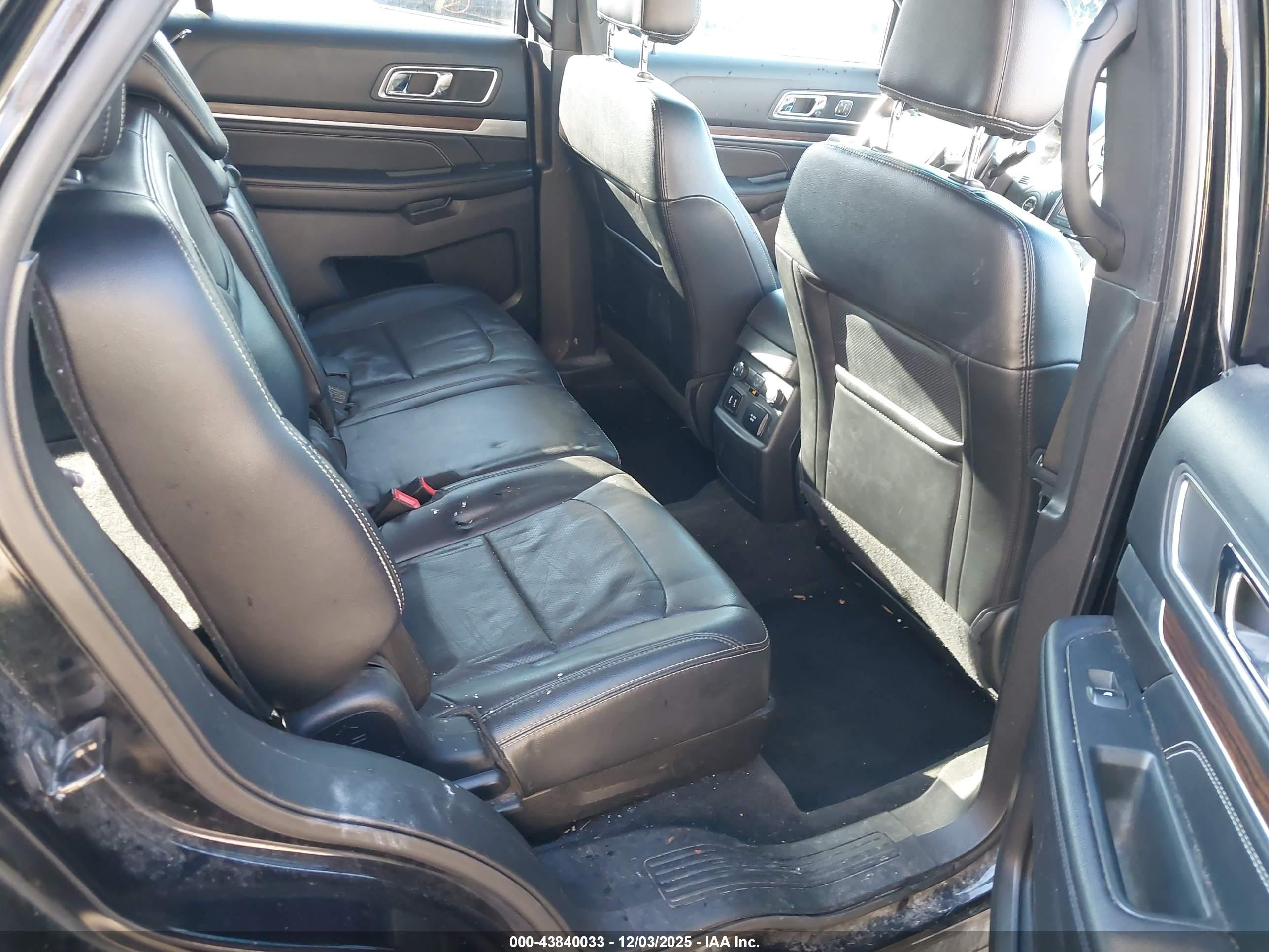 FORD EXPLORER image 8