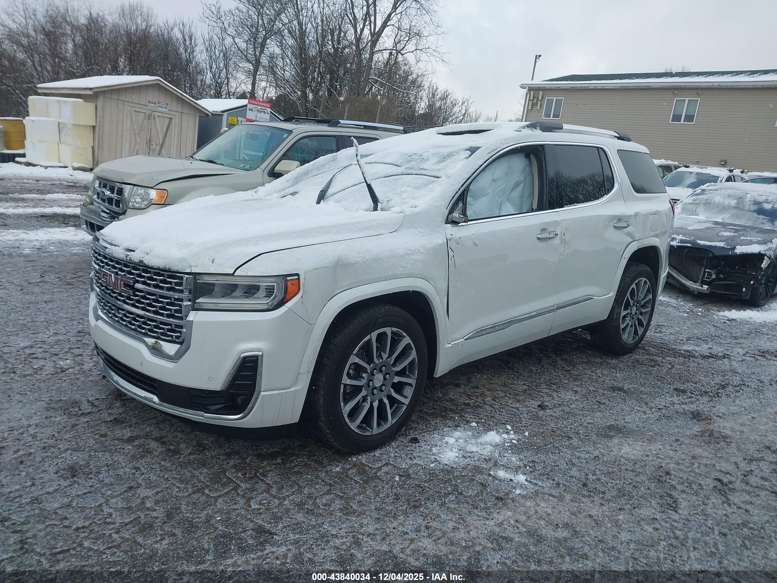GMC ACADIA image 2