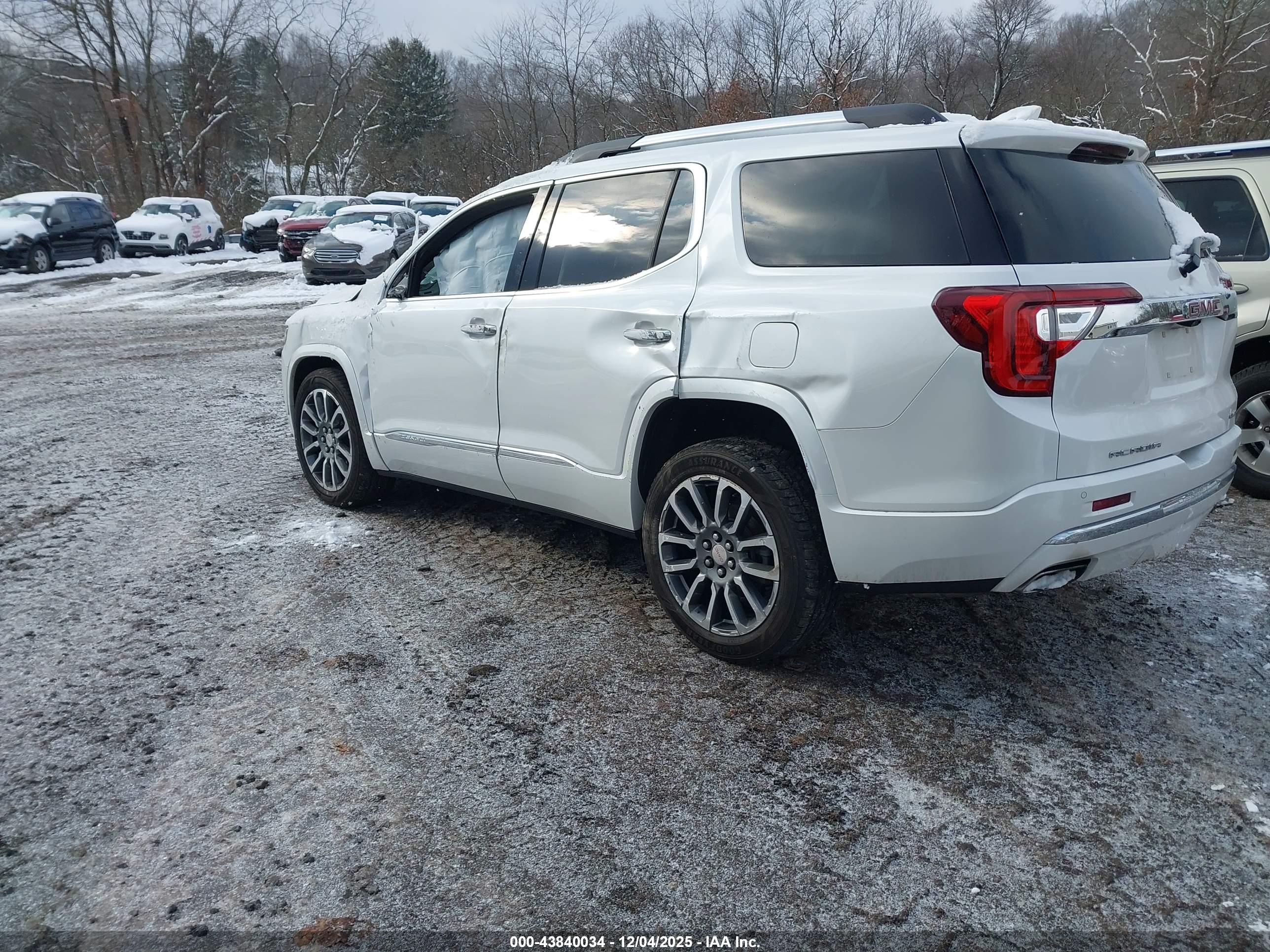 GMC ACADIA image 3