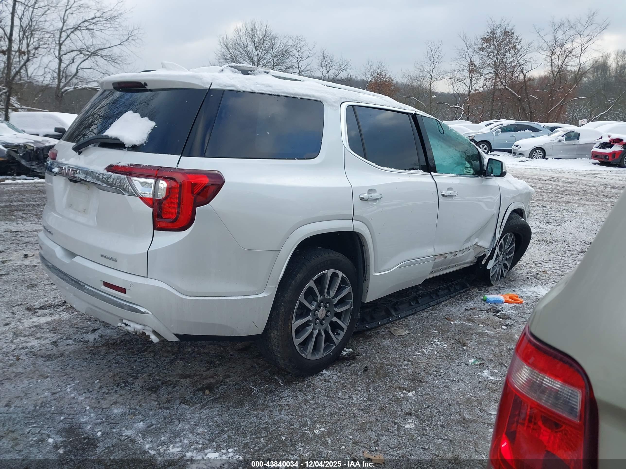GMC ACADIA image 4