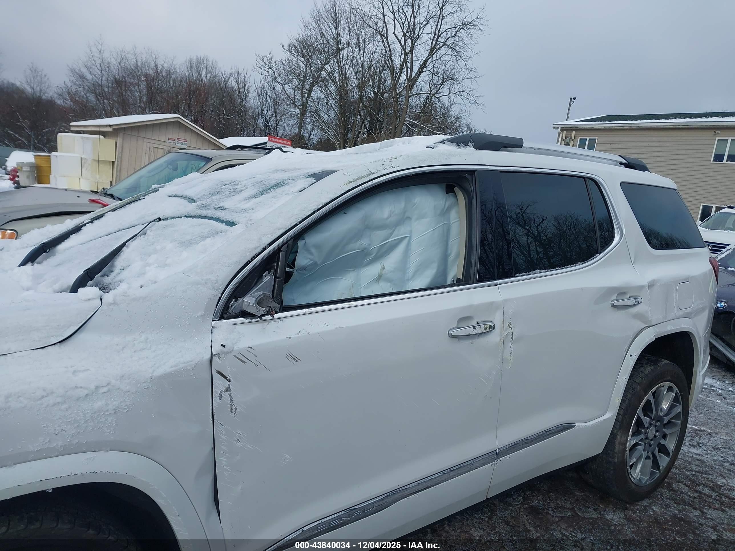 GMC ACADIA image 6