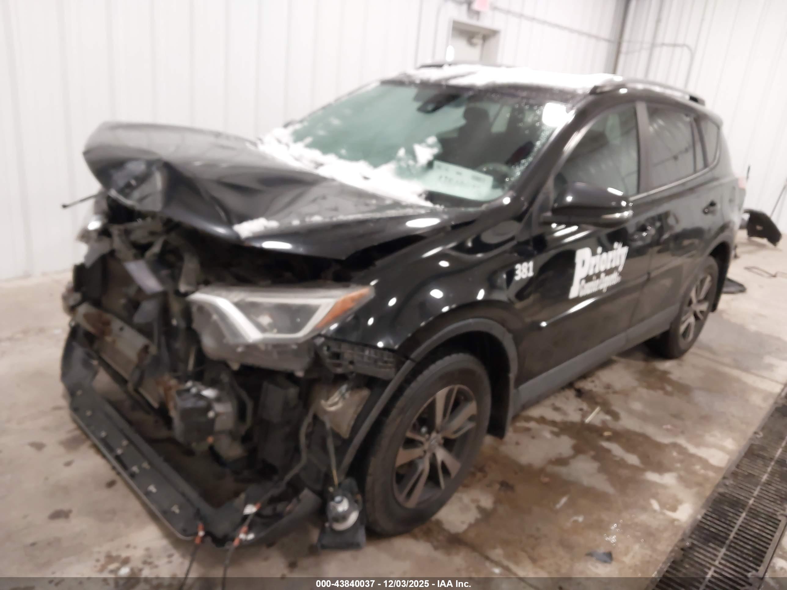 TOYOTA RAV4 image 2