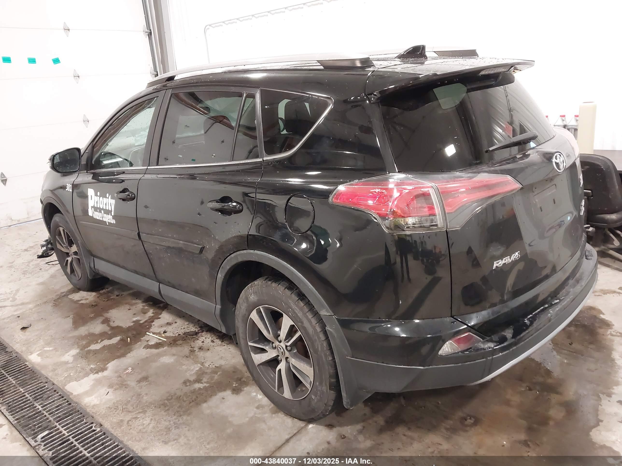 TOYOTA RAV4 image 3