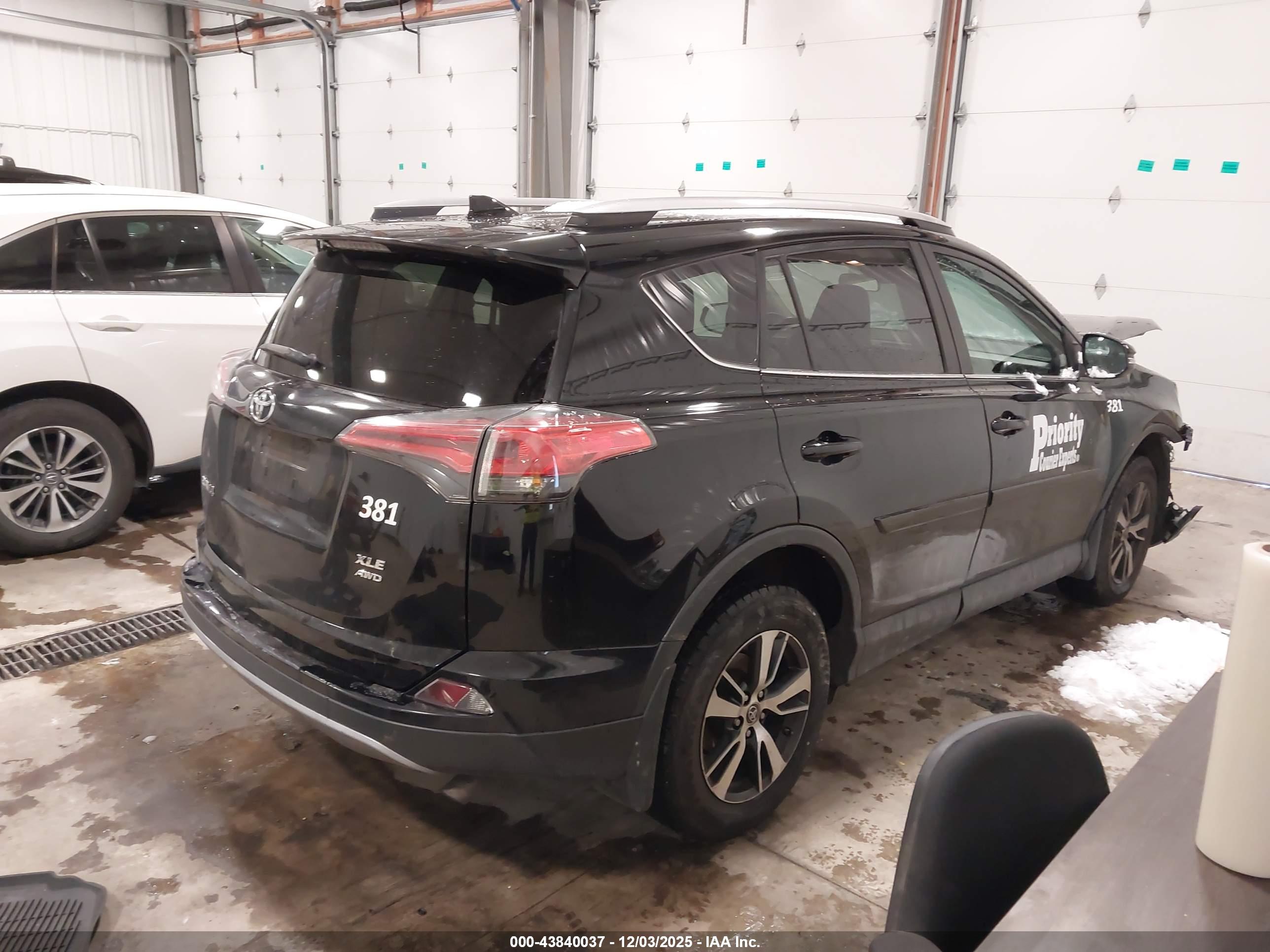 TOYOTA RAV4 image 4