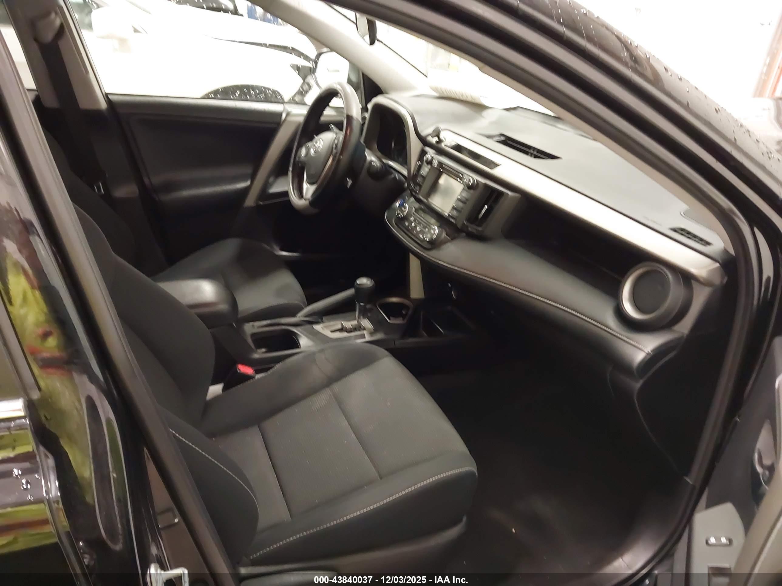 TOYOTA RAV4 image 5
