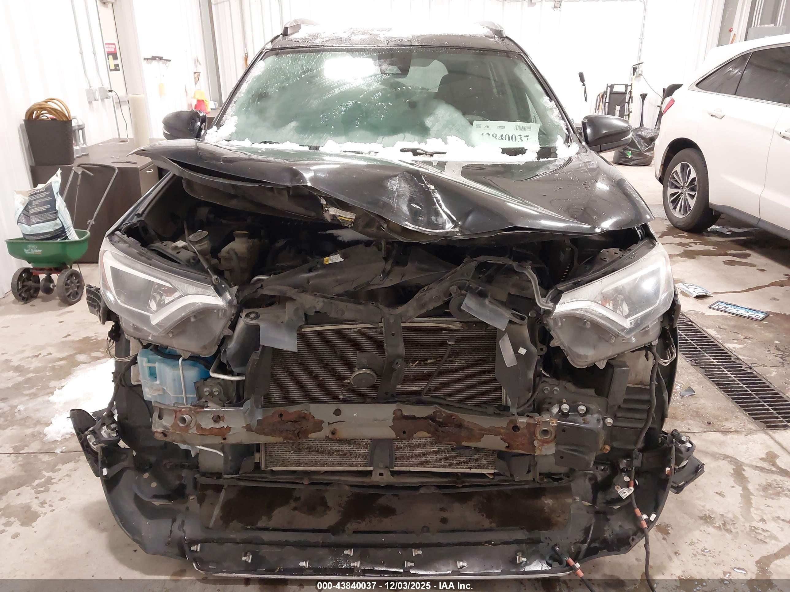 TOYOTA RAV4 image 6