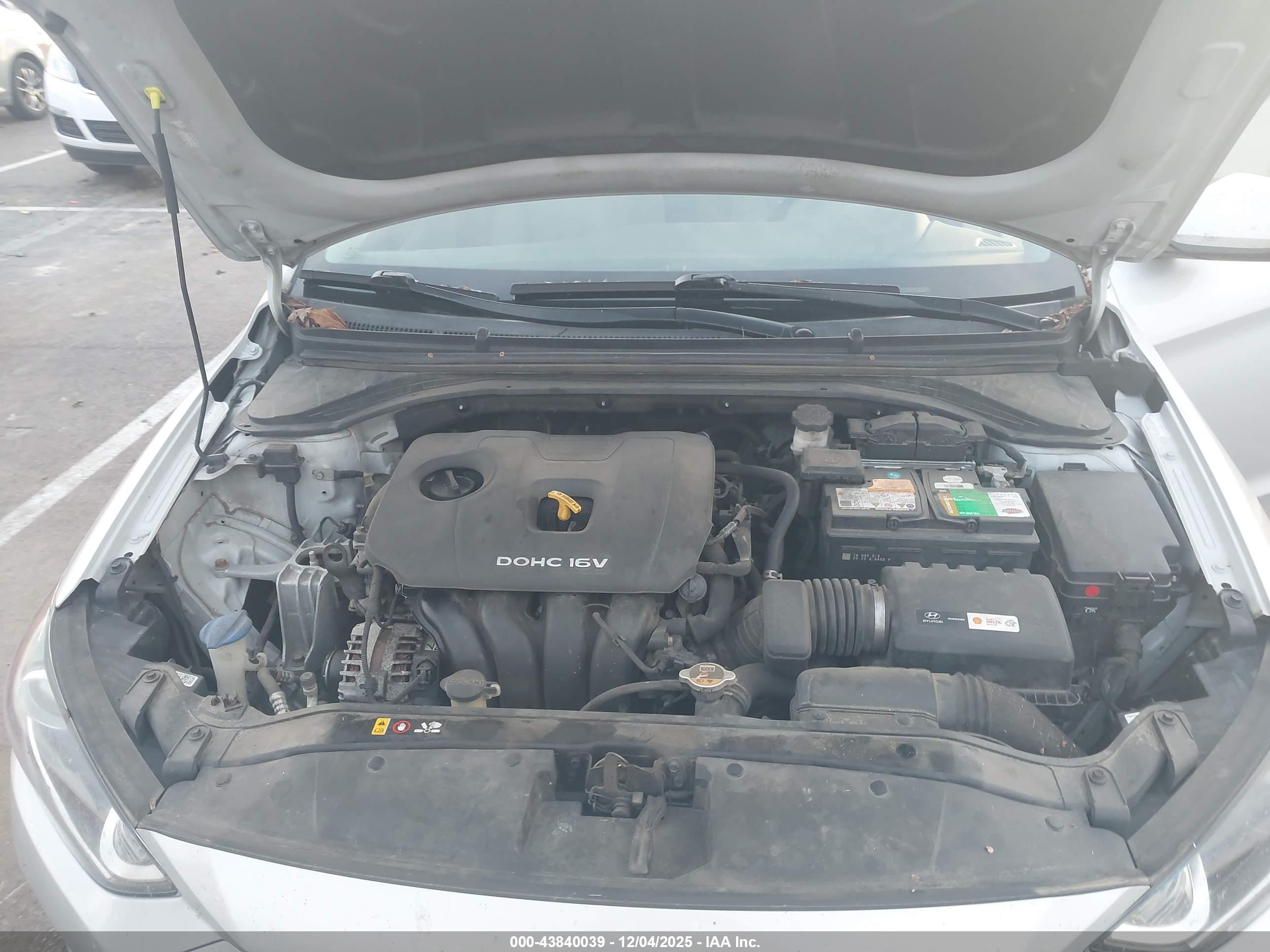 HYUNDAI ELANTRA image 10