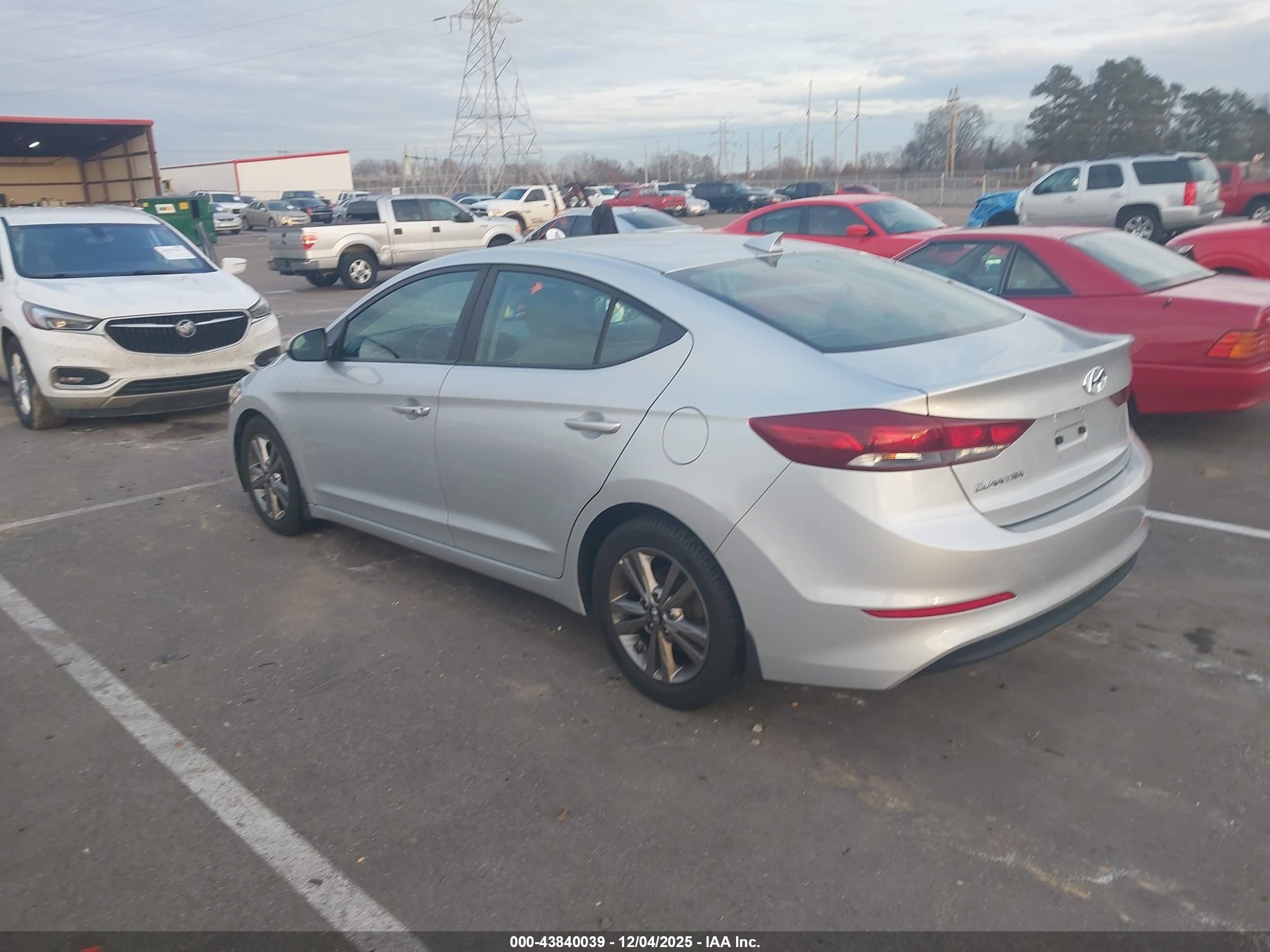 HYUNDAI ELANTRA image 3