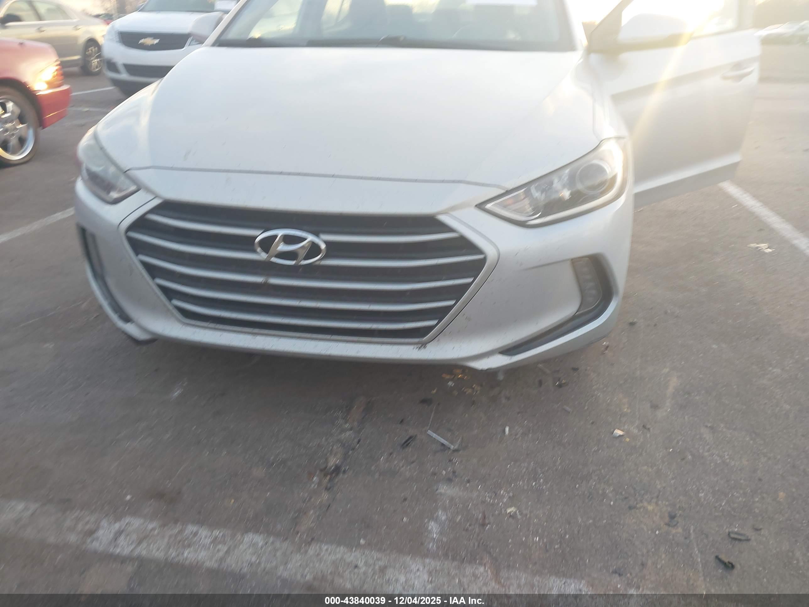 HYUNDAI ELANTRA image 6