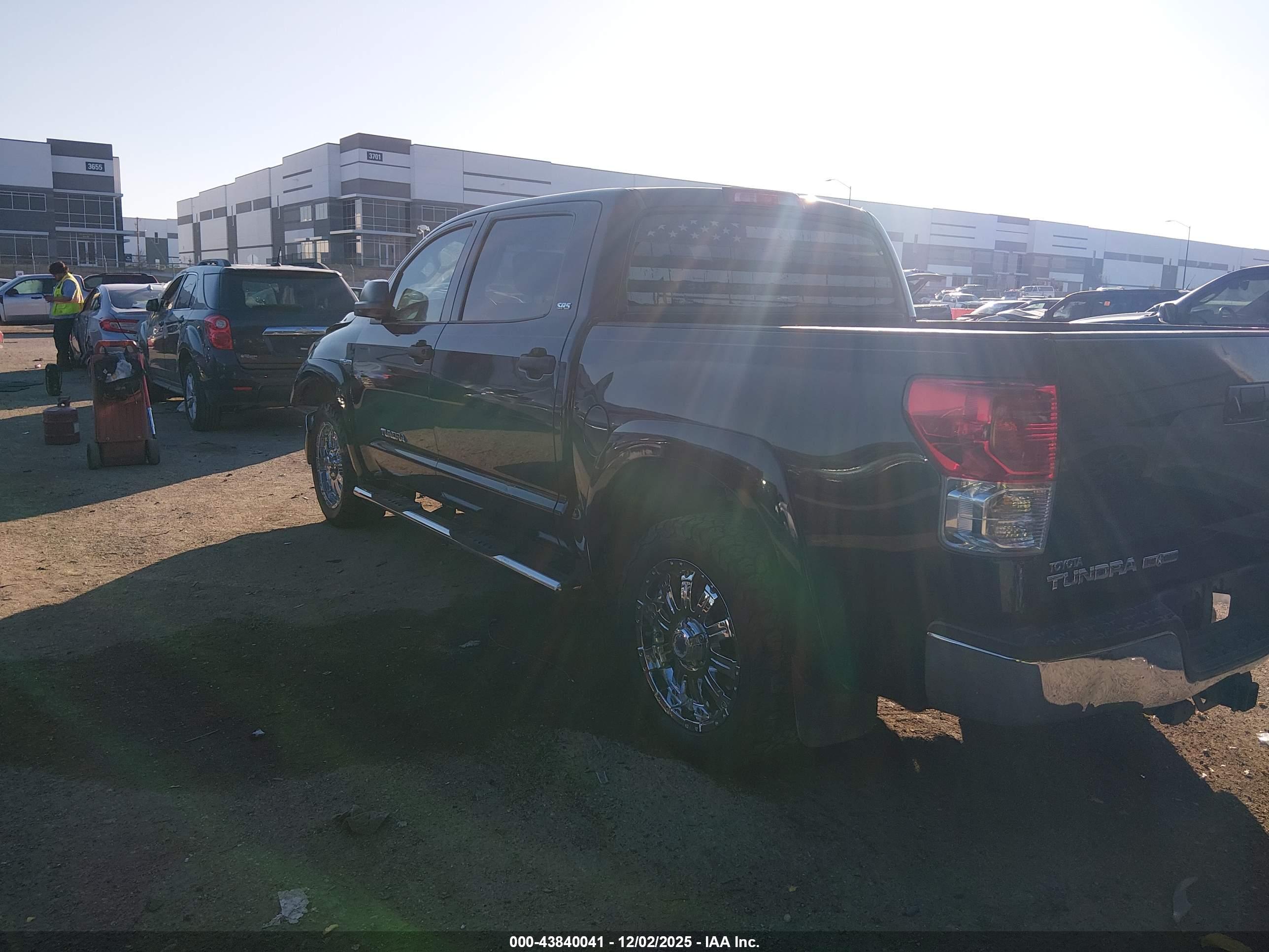 TOYOTA TUNDRA image 3