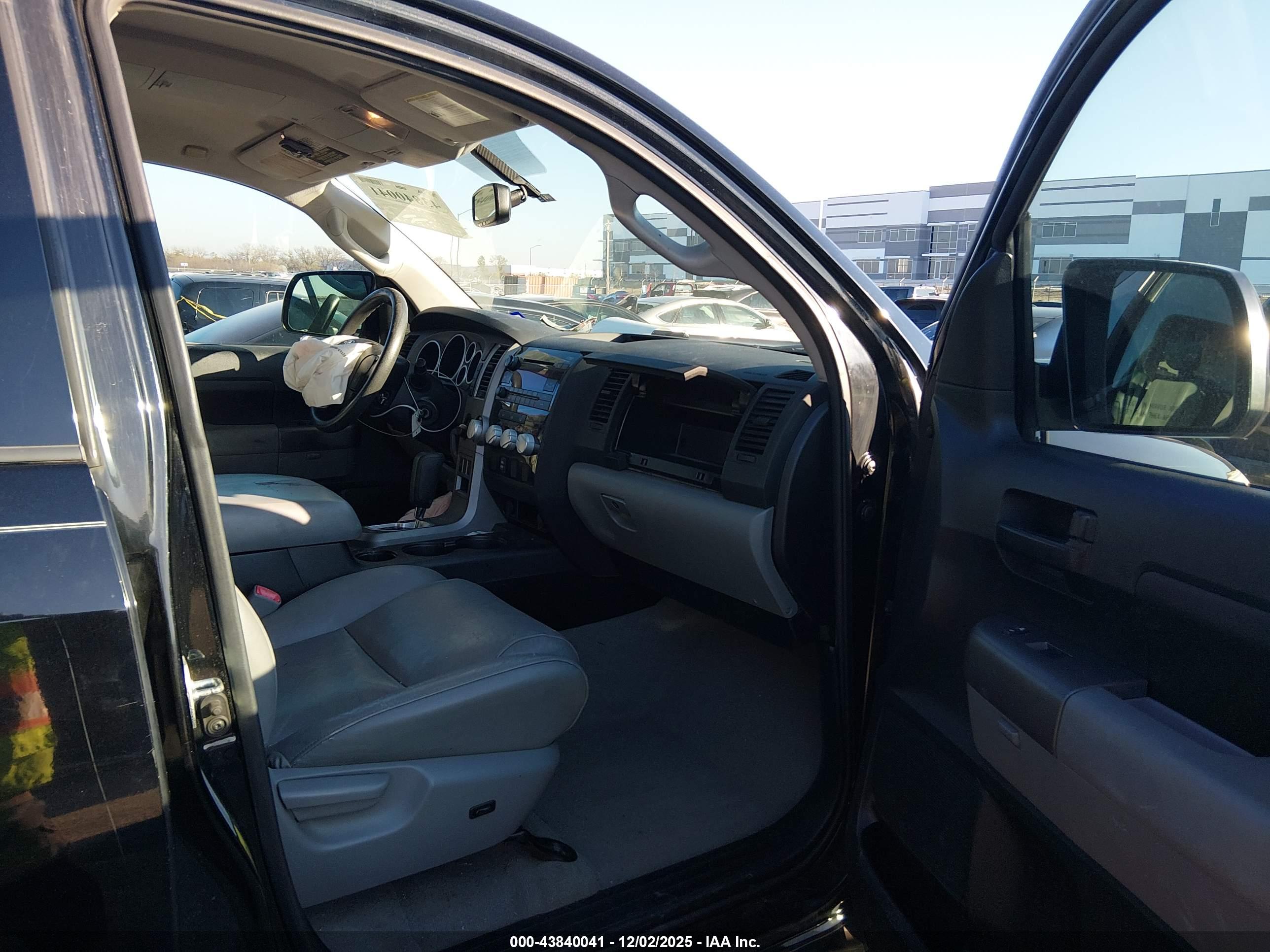 TOYOTA TUNDRA image 5