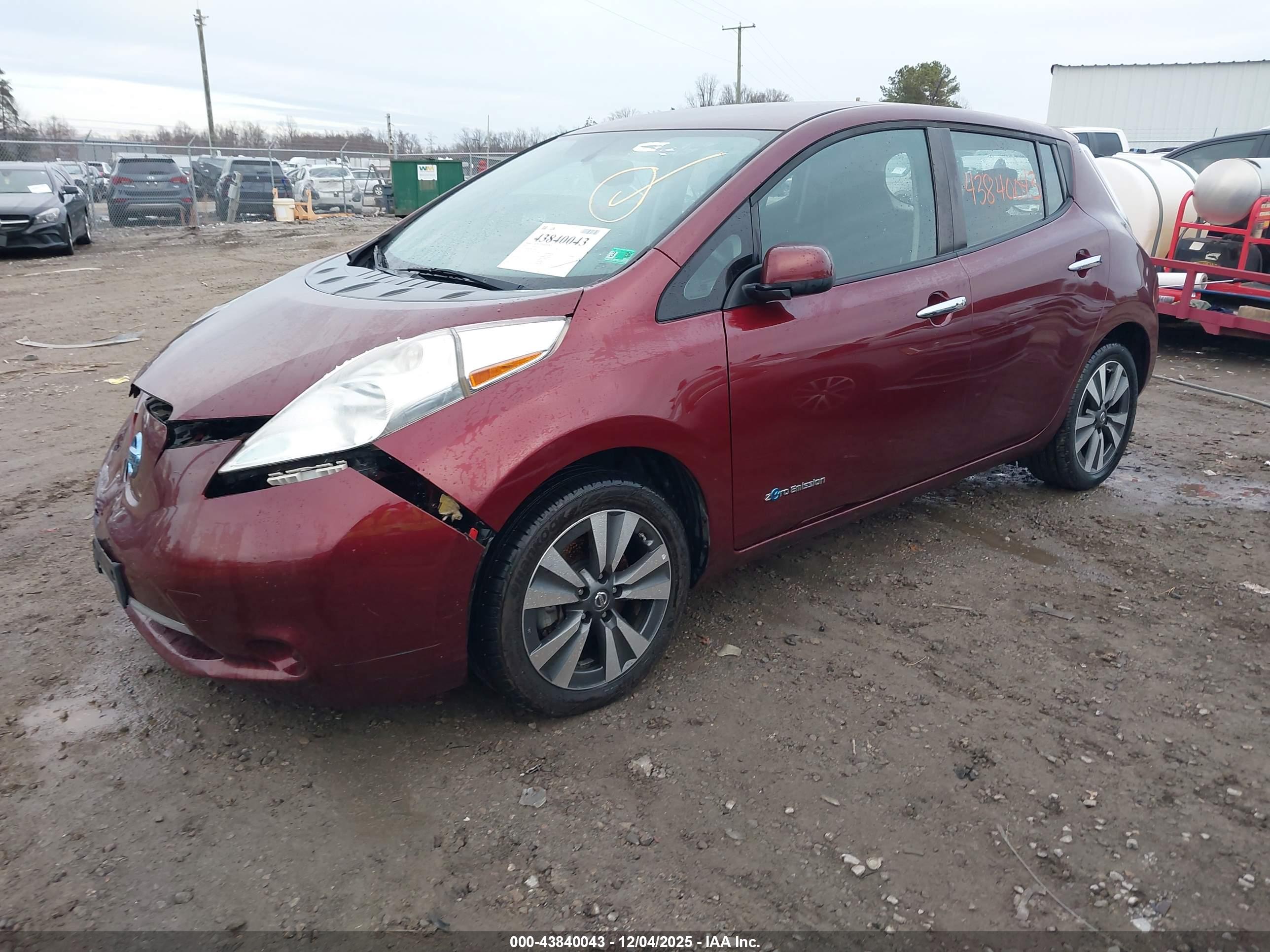 NISSAN LEAF image 2