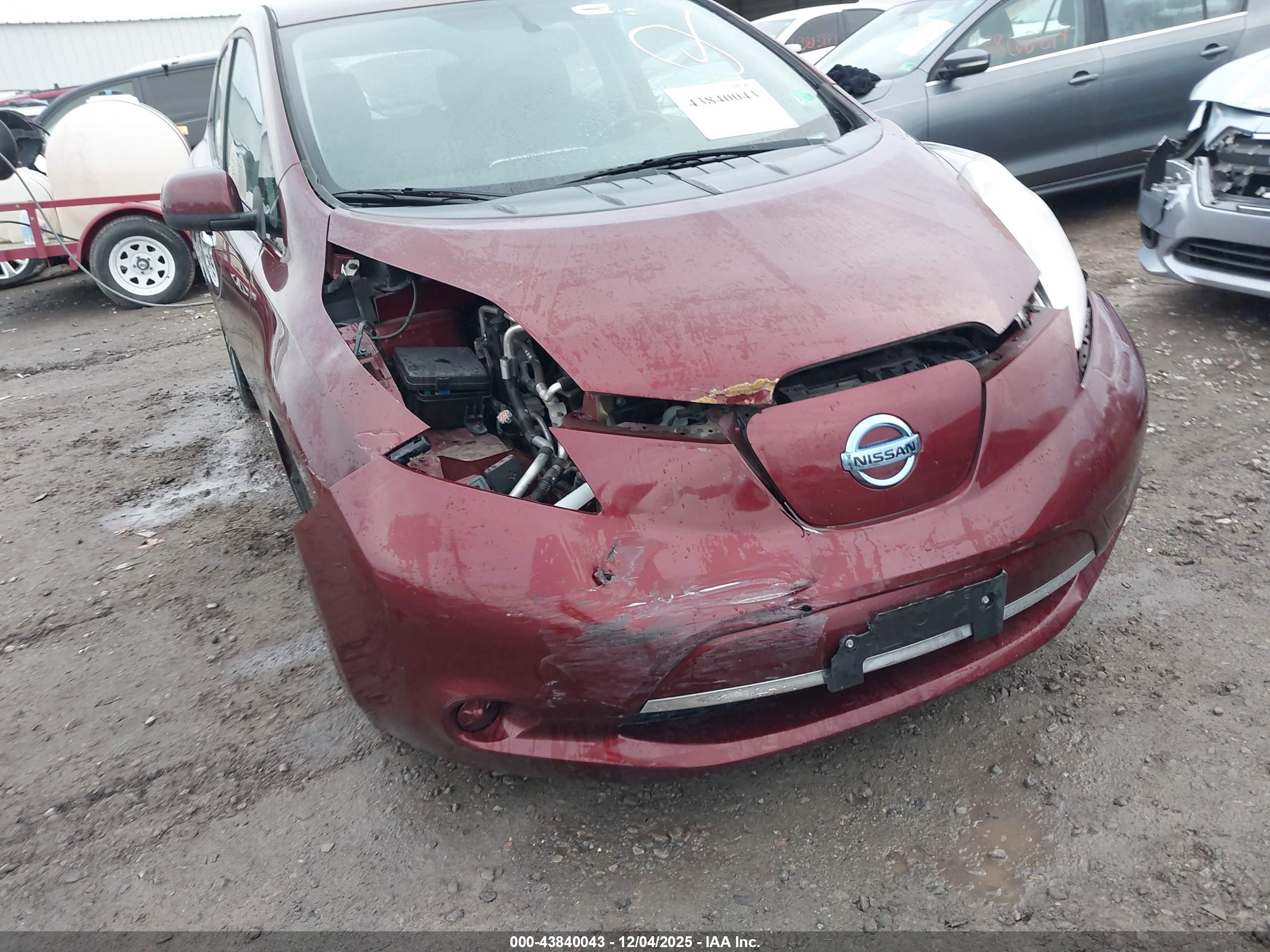 NISSAN LEAF image 6