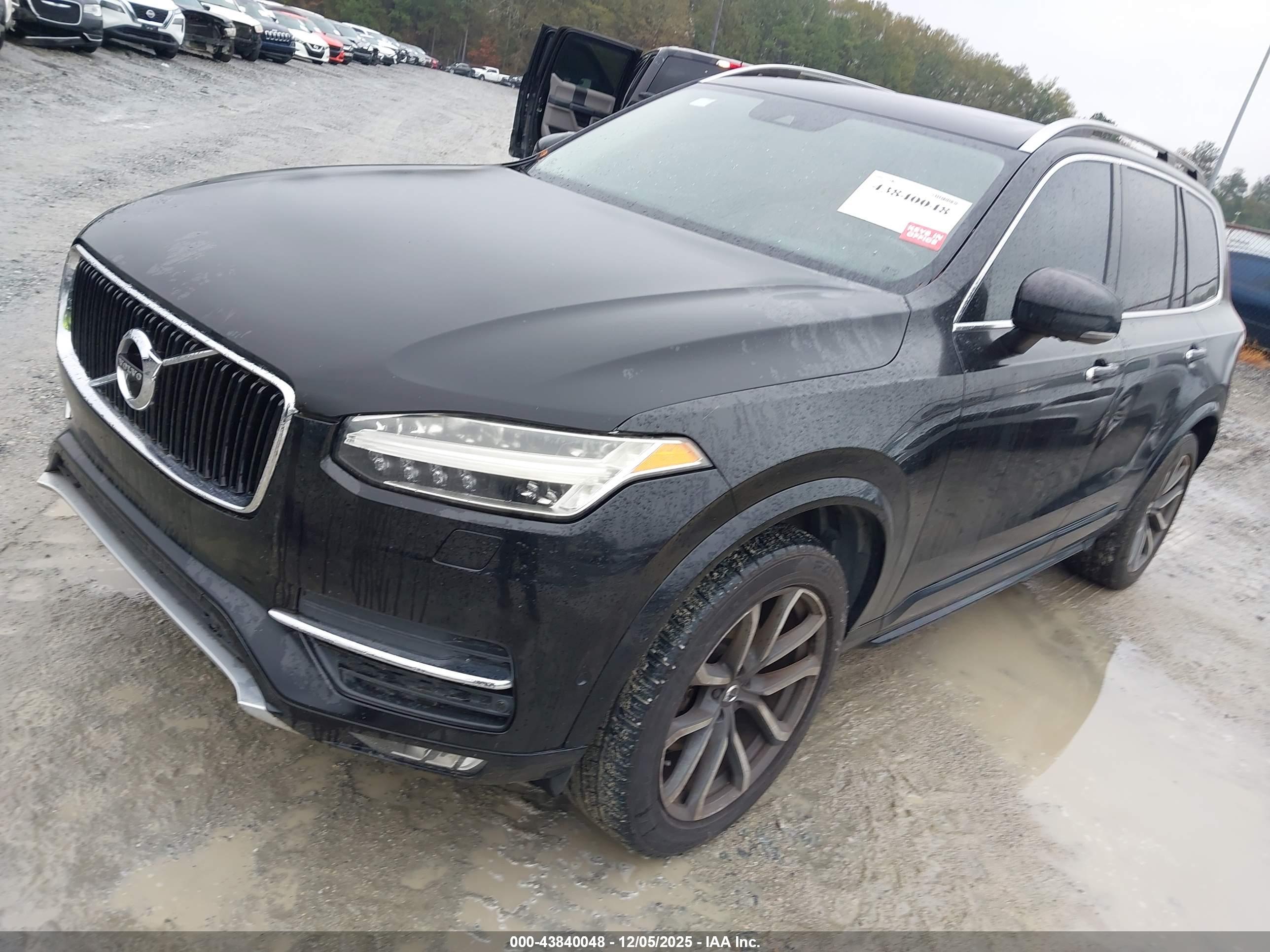 VOLVO XC90 image 2