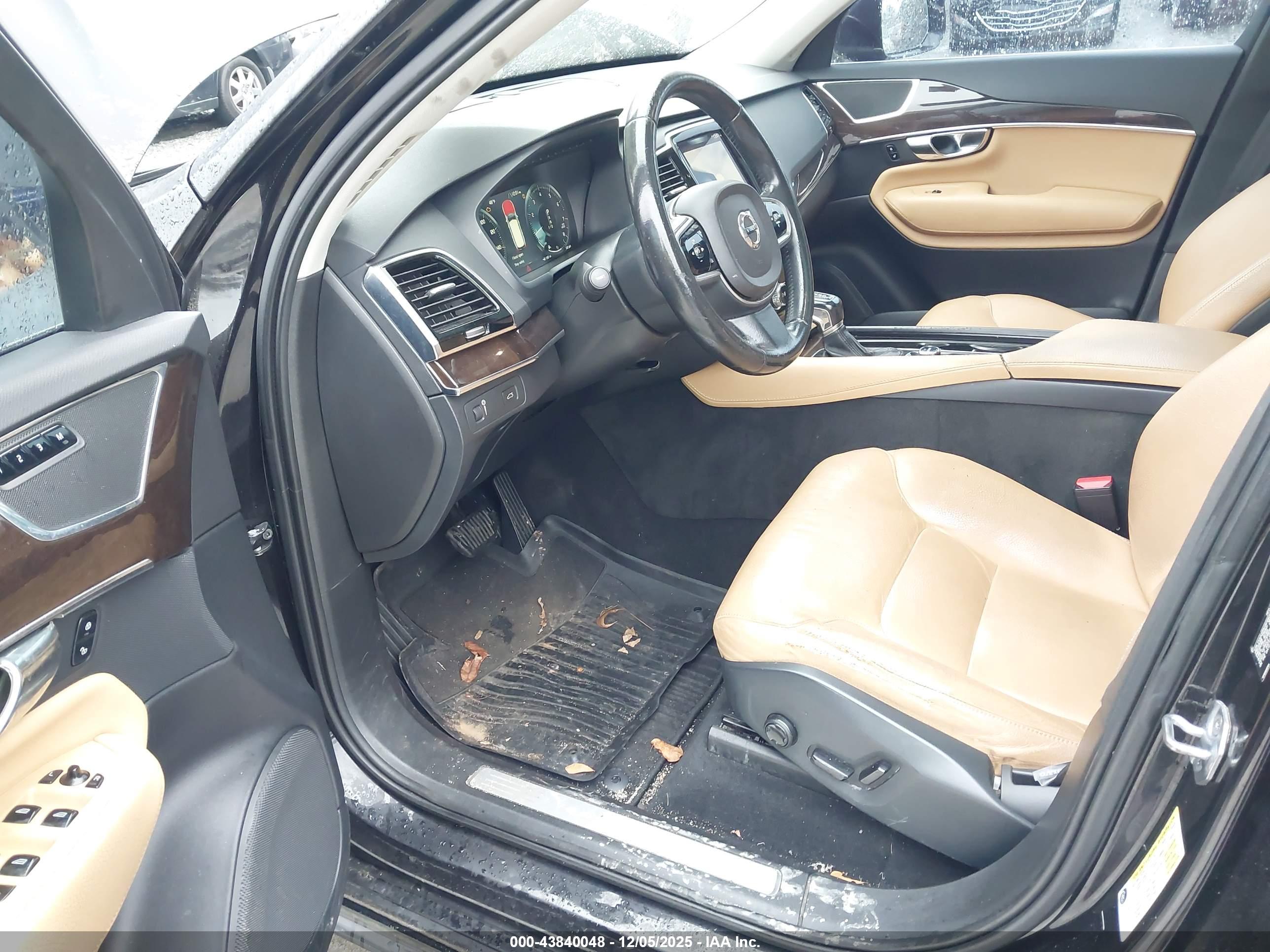 VOLVO XC90 image 5