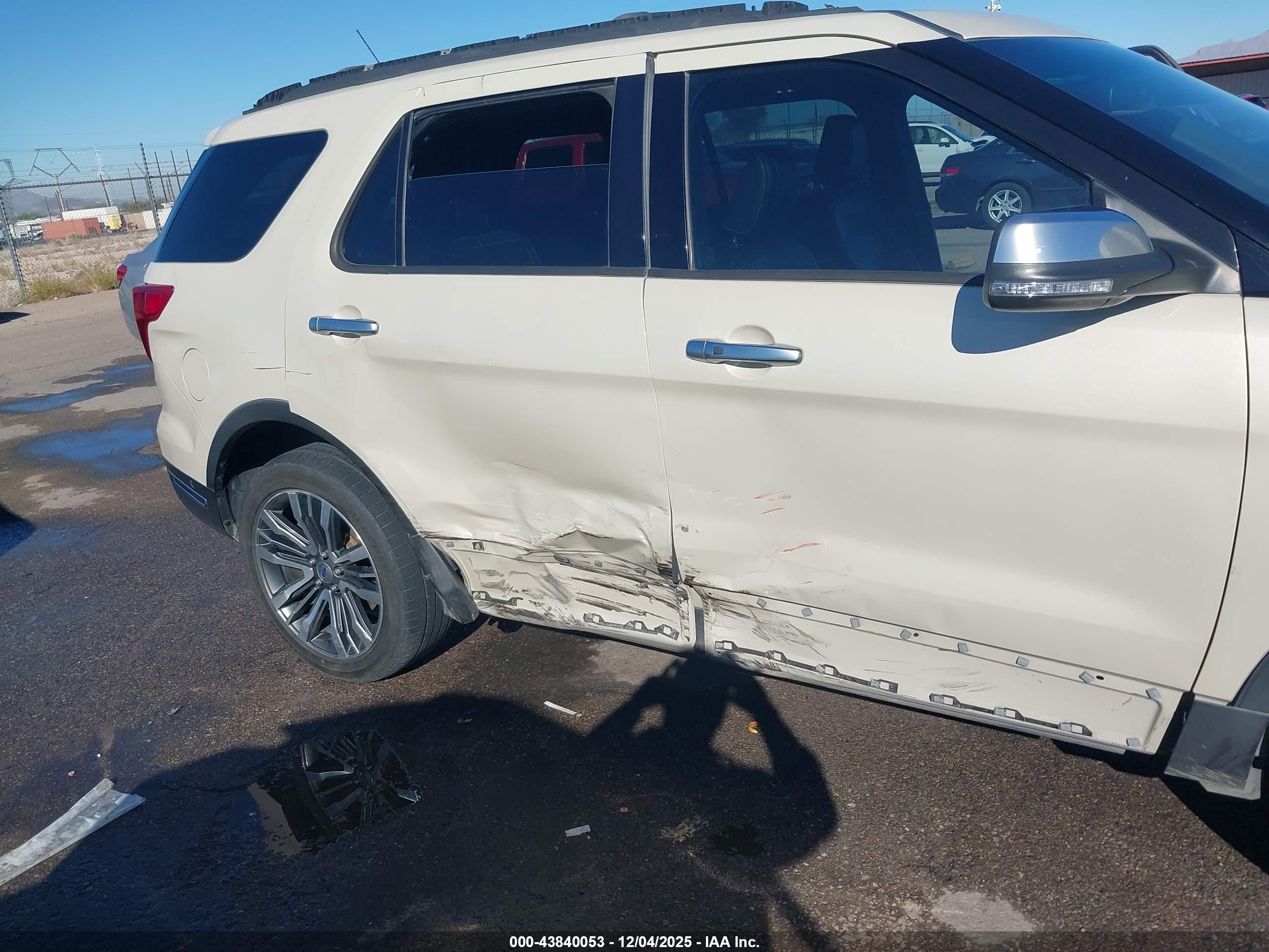 FORD EXPLORER image 6