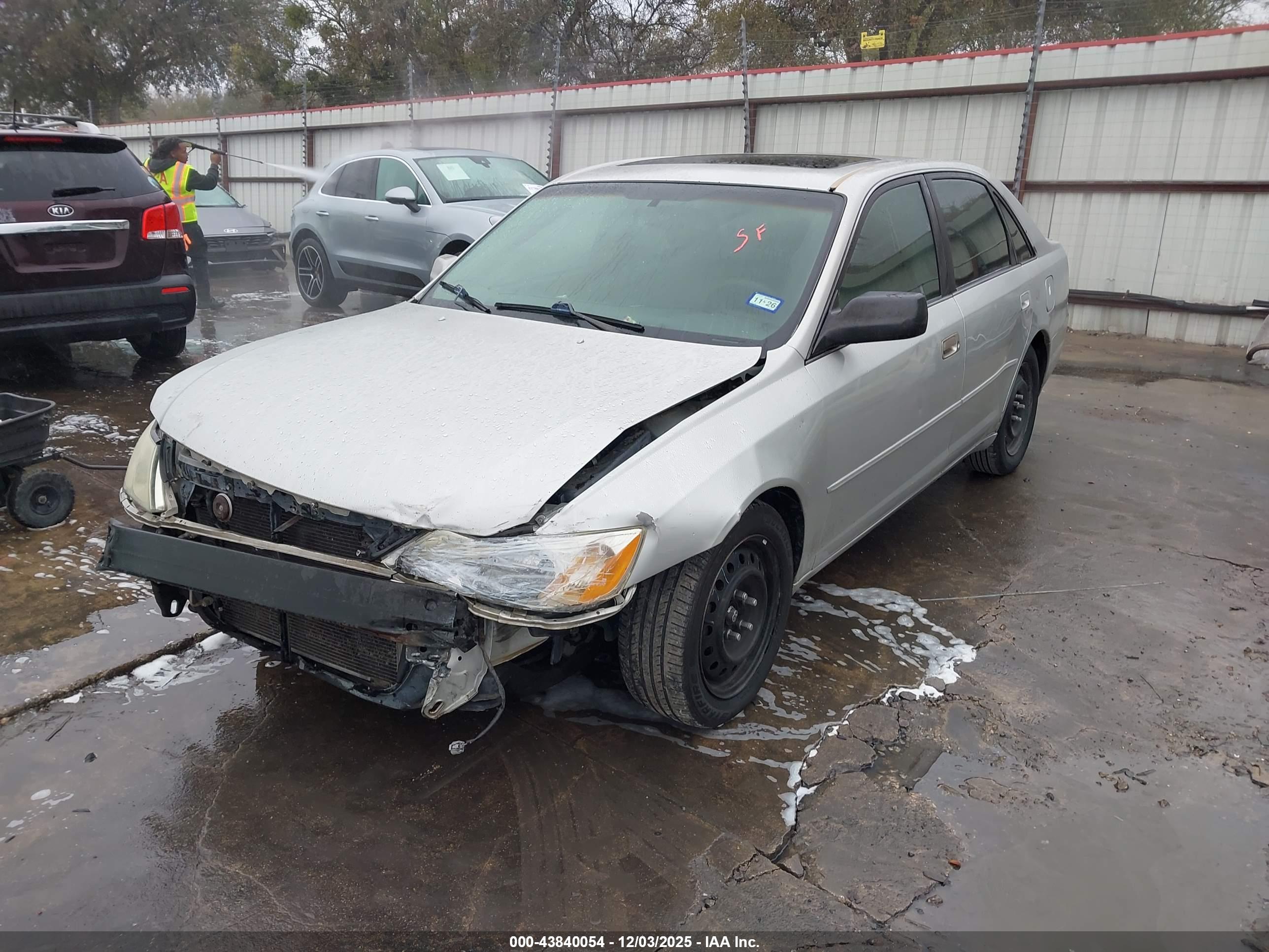 TOYOTA AVALON image 2