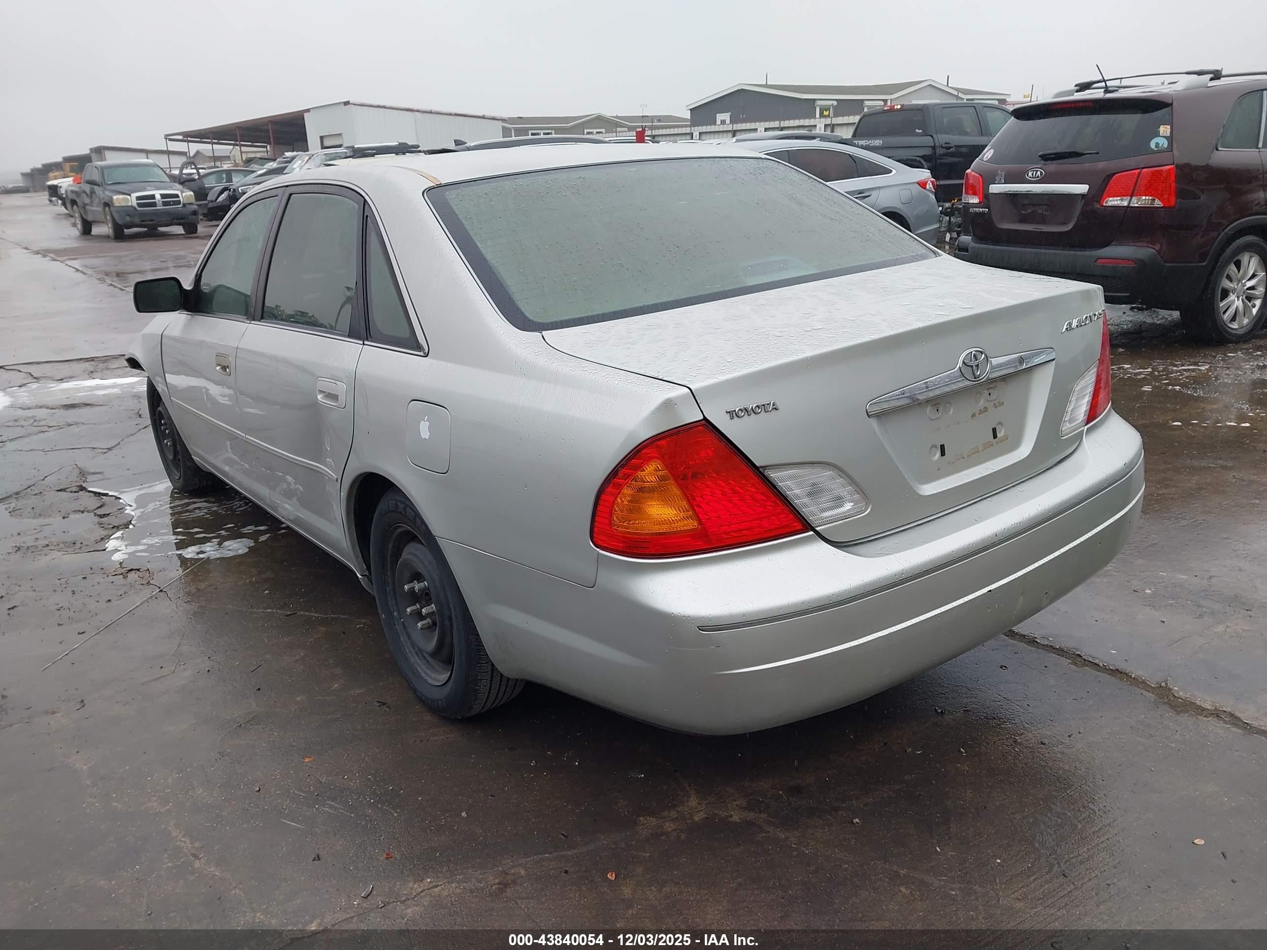 TOYOTA AVALON image 3