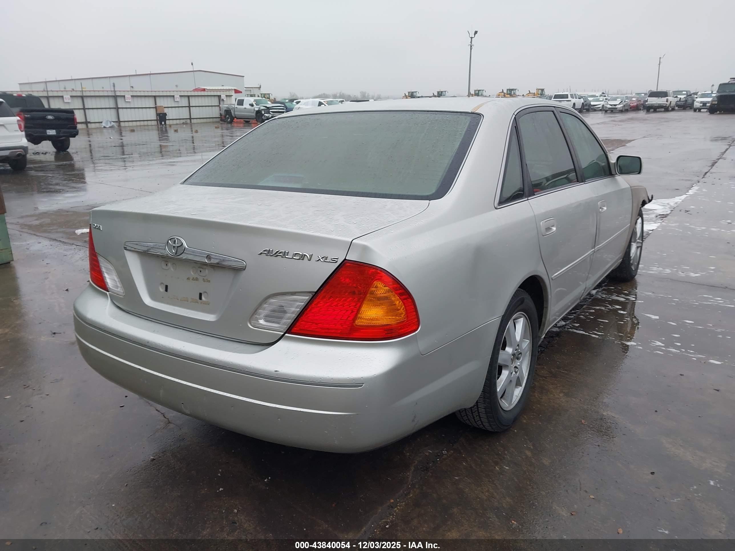 TOYOTA AVALON image 4