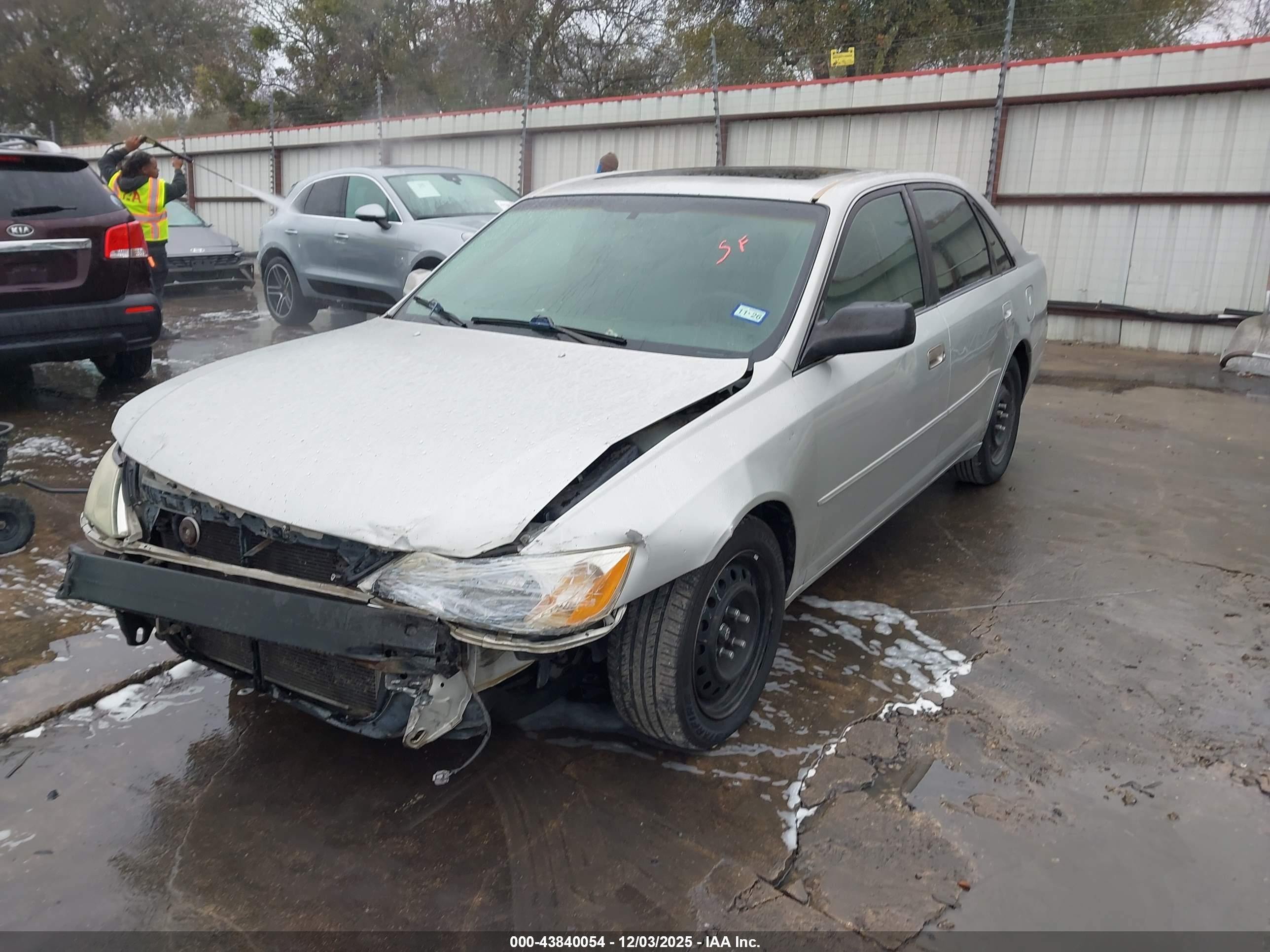 TOYOTA AVALON image 6