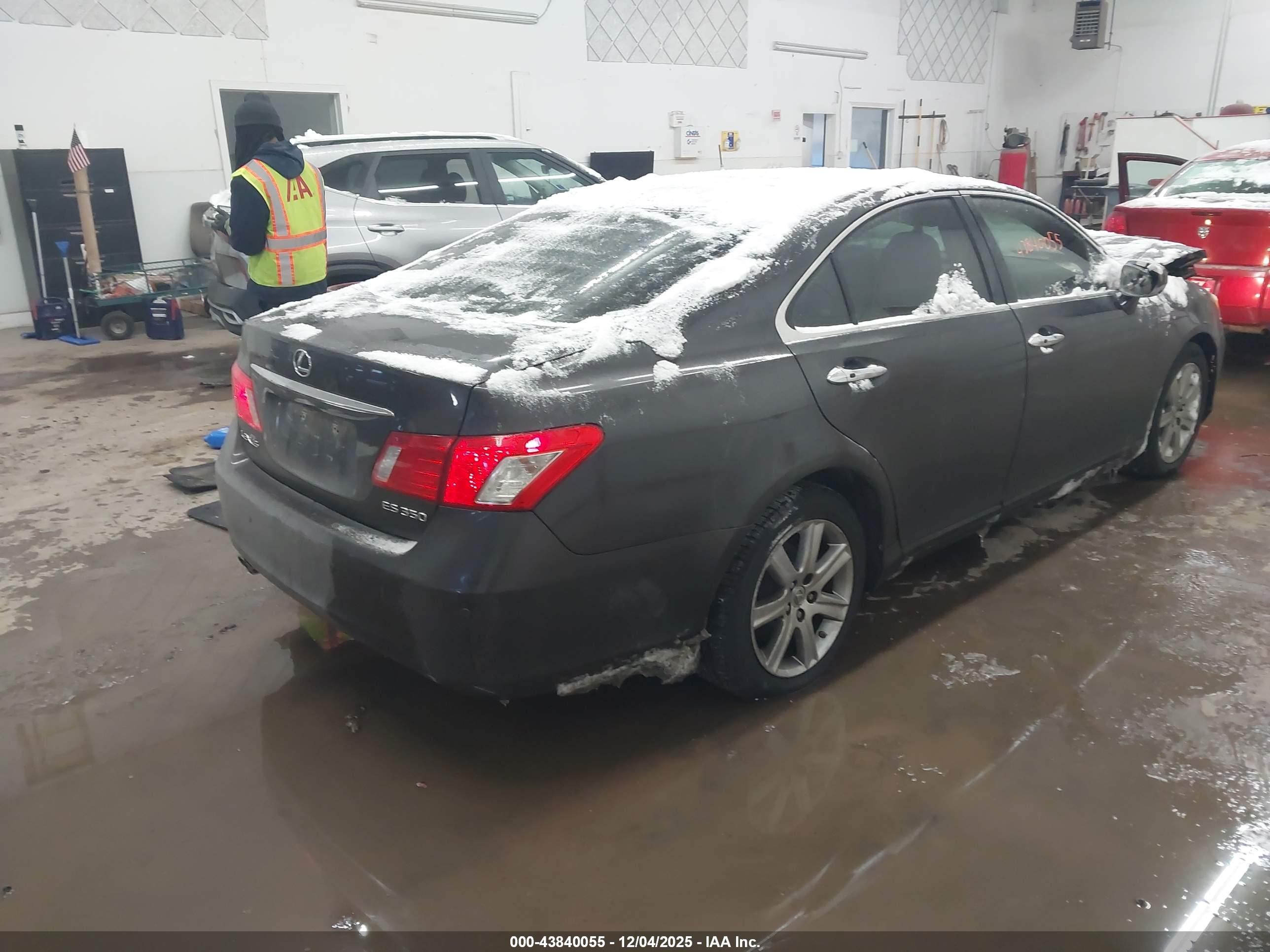 LEXUS ES image 4