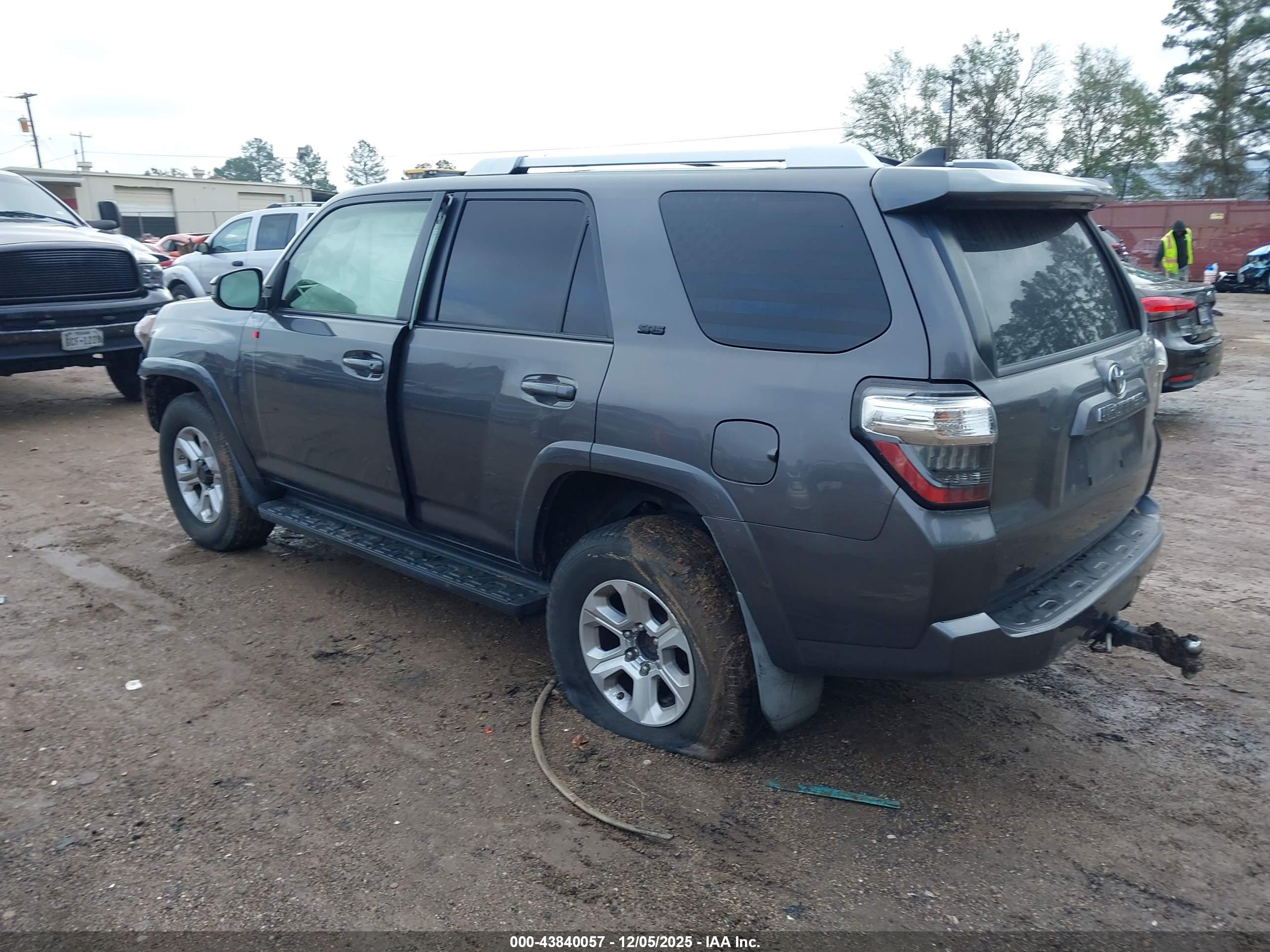 TOYOTA 4RUNNER image 3