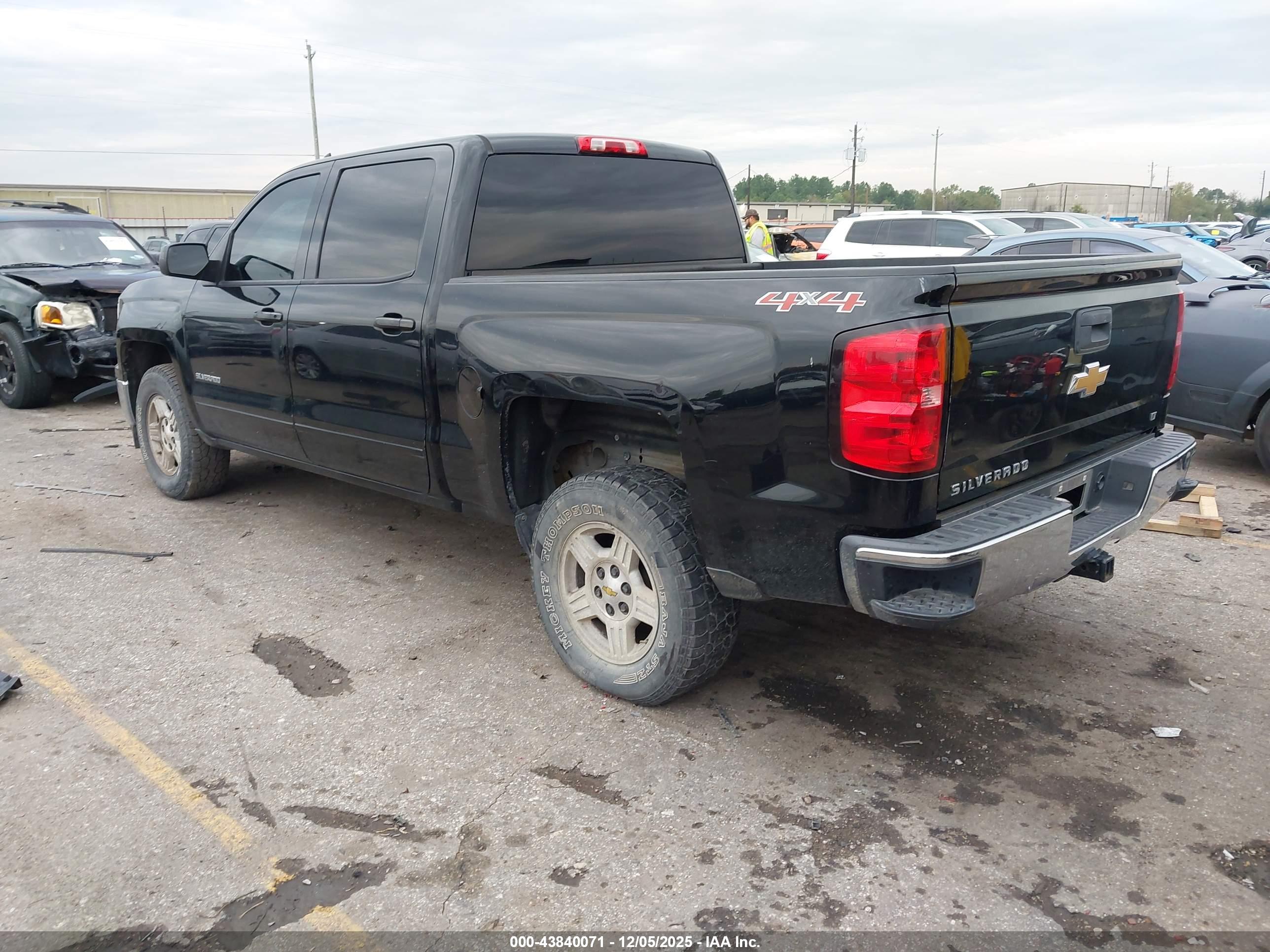 CHEVROLET SILVERADO image 3